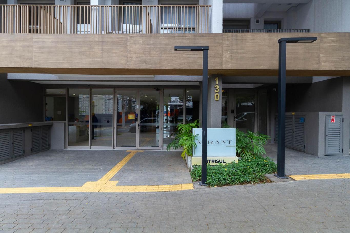 Studio com Varanda a 280m da Estacao Vila Madalena