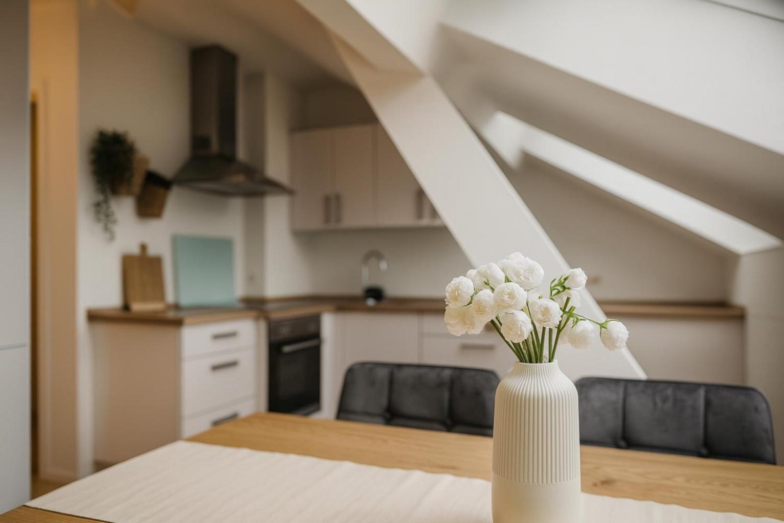 RAHA Apartments - Ihr Rückzugsort mit Panoramablick - HBF - Vollausstattung - Privat Parkplatz