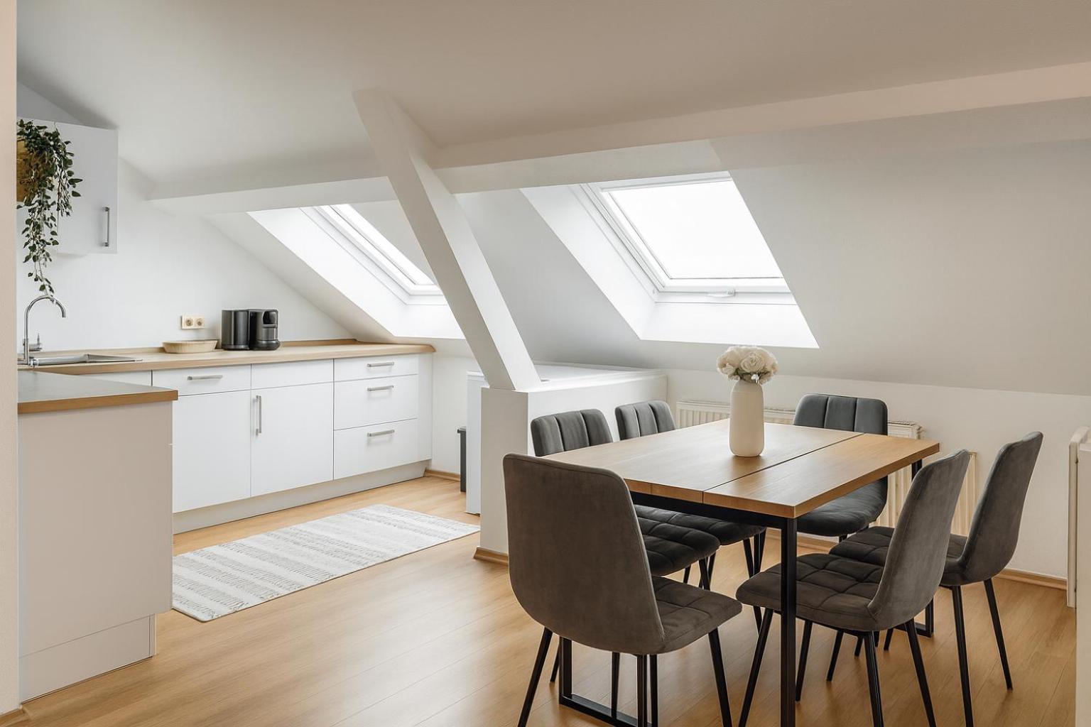 RAHA Apartments - Ihr Rückzugsort mit Panoramablick - HBF - Vollausstattung - Privat Parkplatz