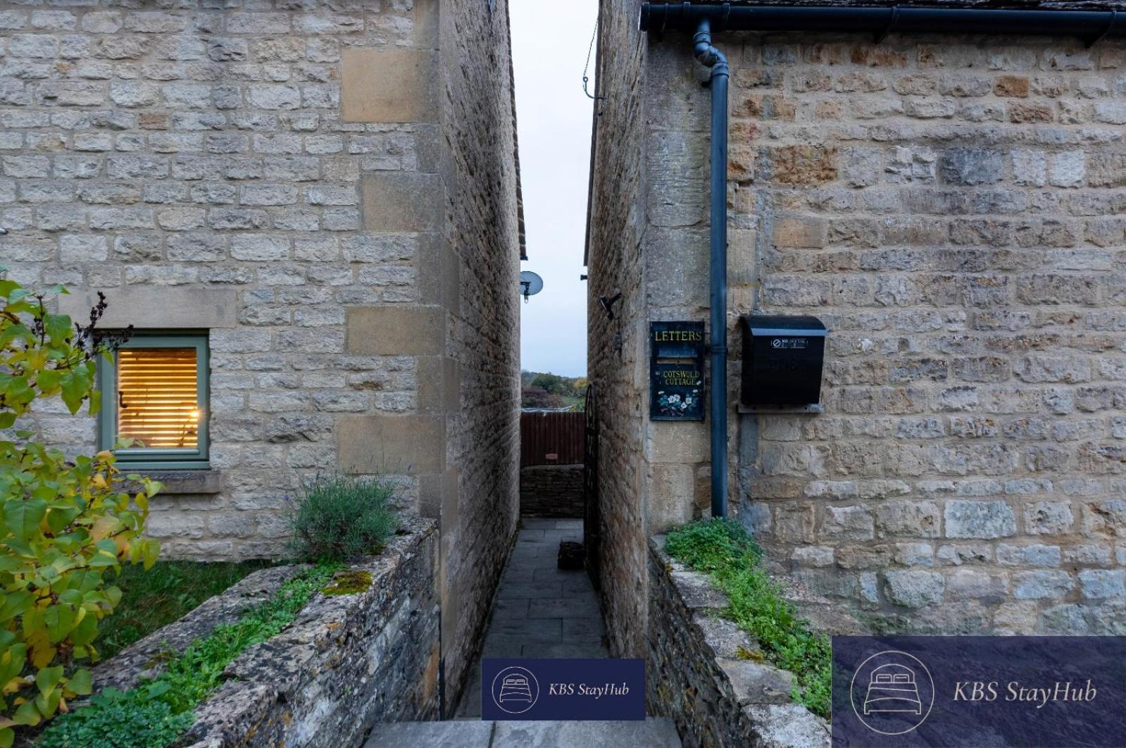 Traditional Cotswold escape with garden and fireplace
