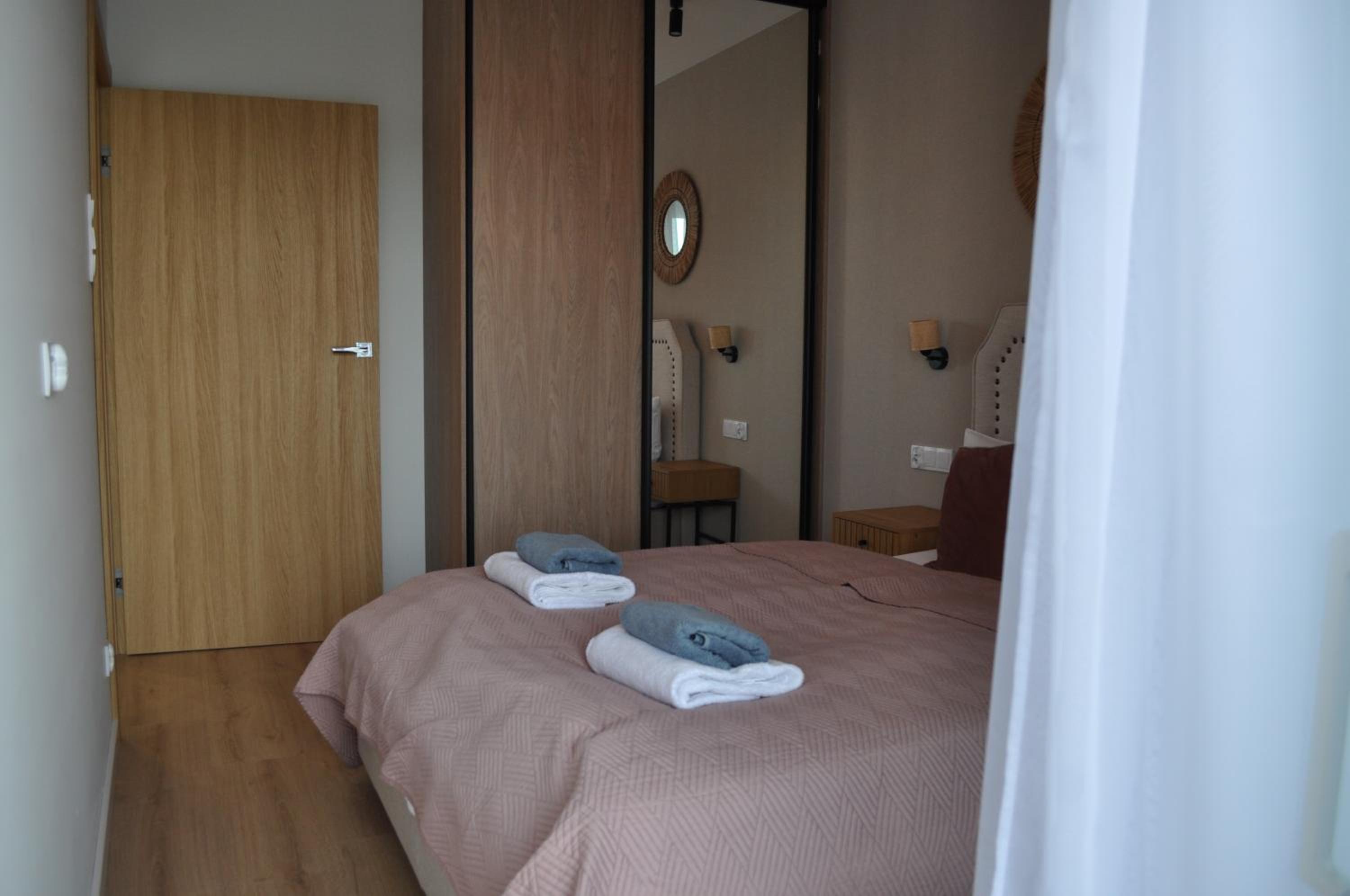 4SUMMER Golden Dune - Parking, przestronne mieszkanie 50m2, cały apartament do dyspozycji, duży taras z pięknym zachodem słońca Parkplatz, geräumige Wohnun