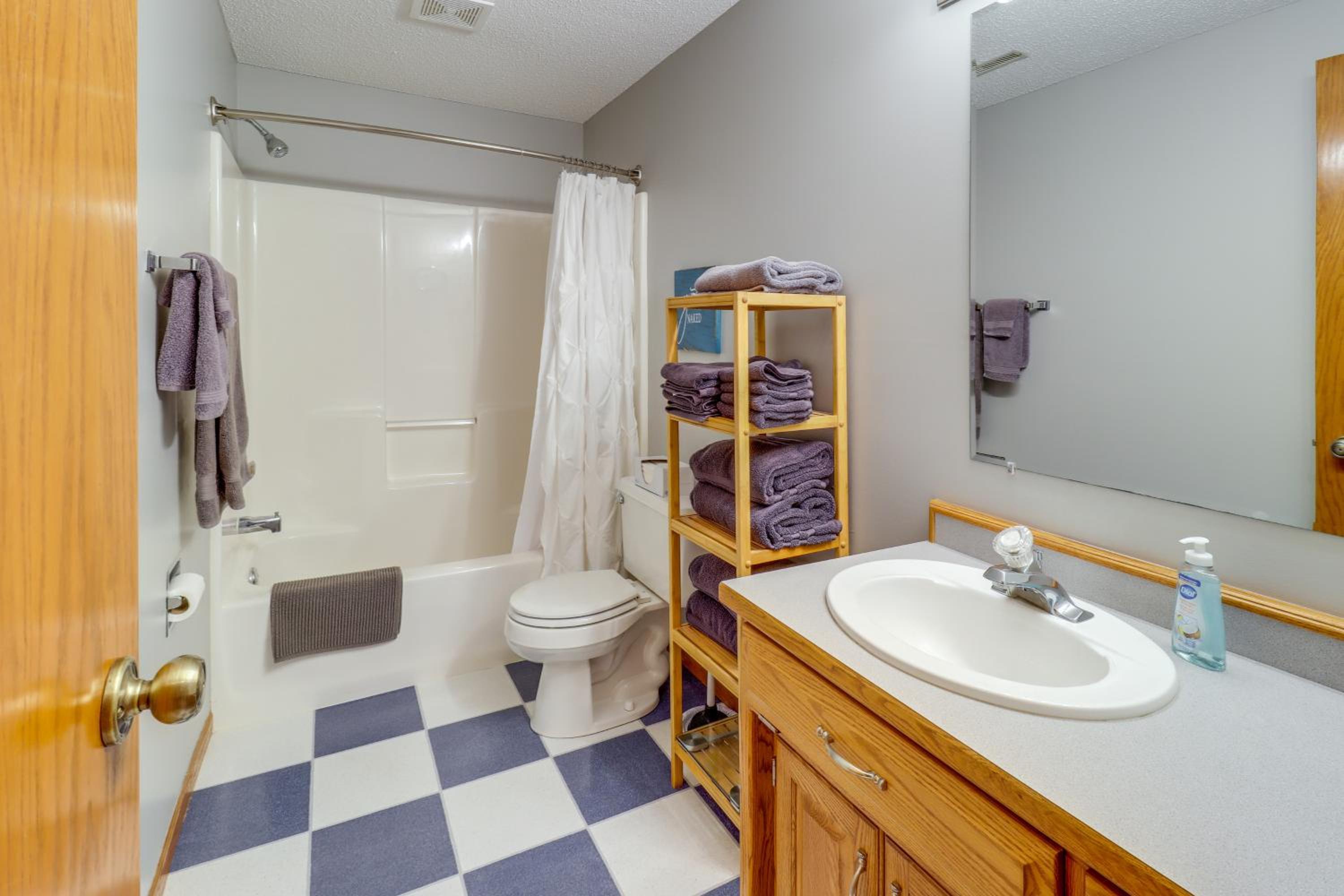 Work and Play Pet-Friendly Fargo Home 6 Mi to Dtwn