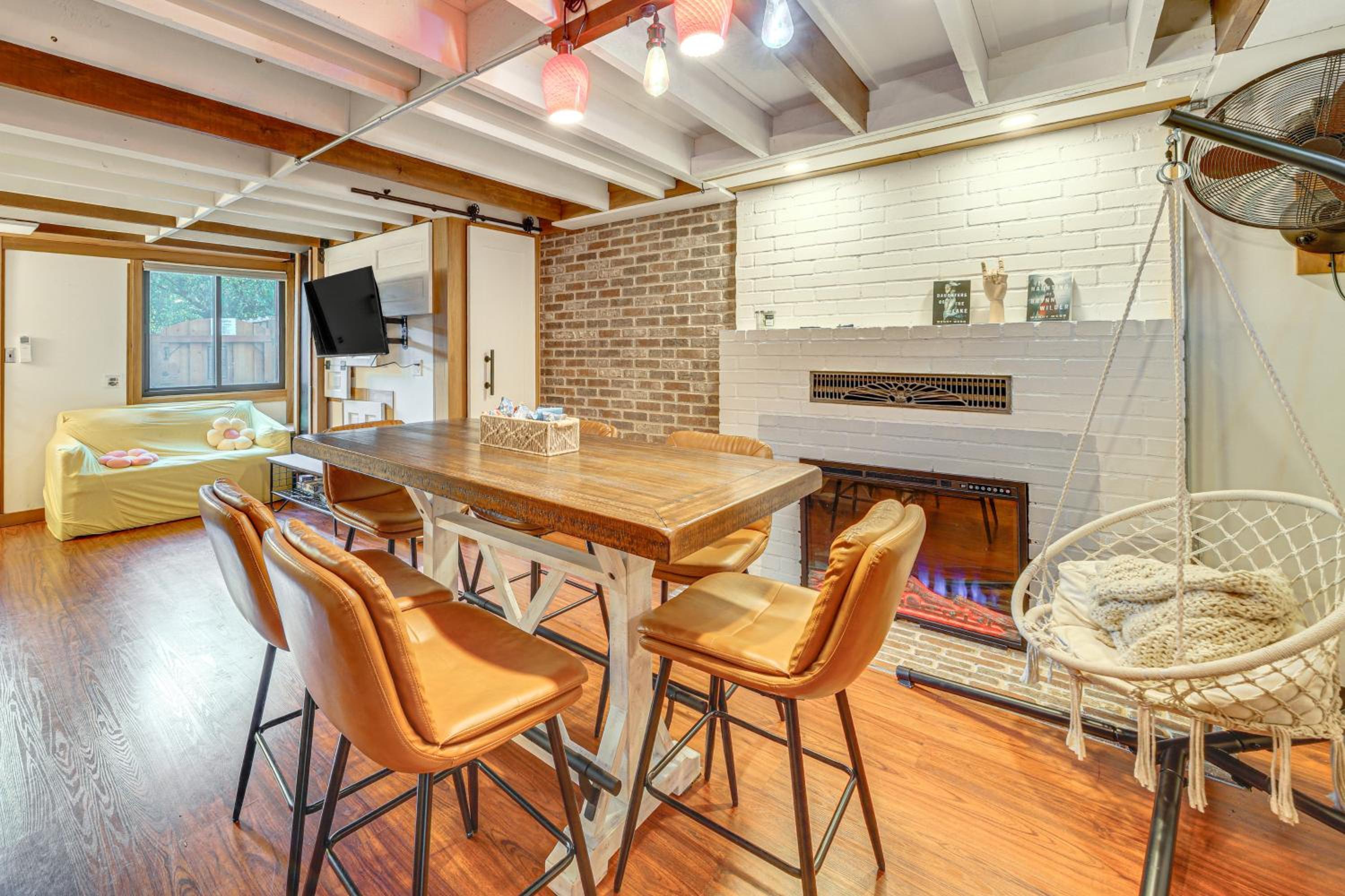 Hot Tub, Trails and Tranquil Views! Cozy SeaTac Spot