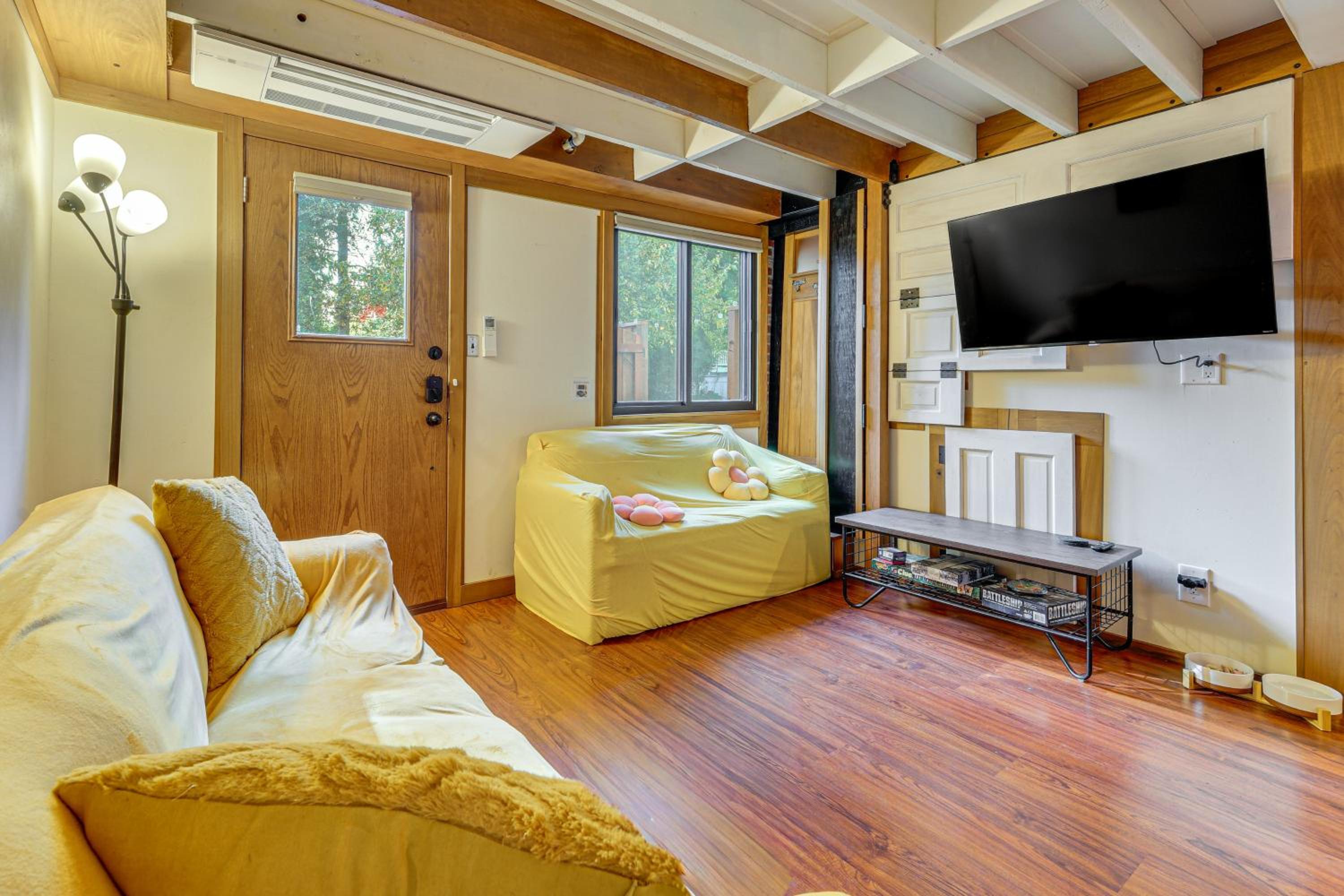 Hot Tub, Trails and Tranquil Views! Cozy SeaTac Spot