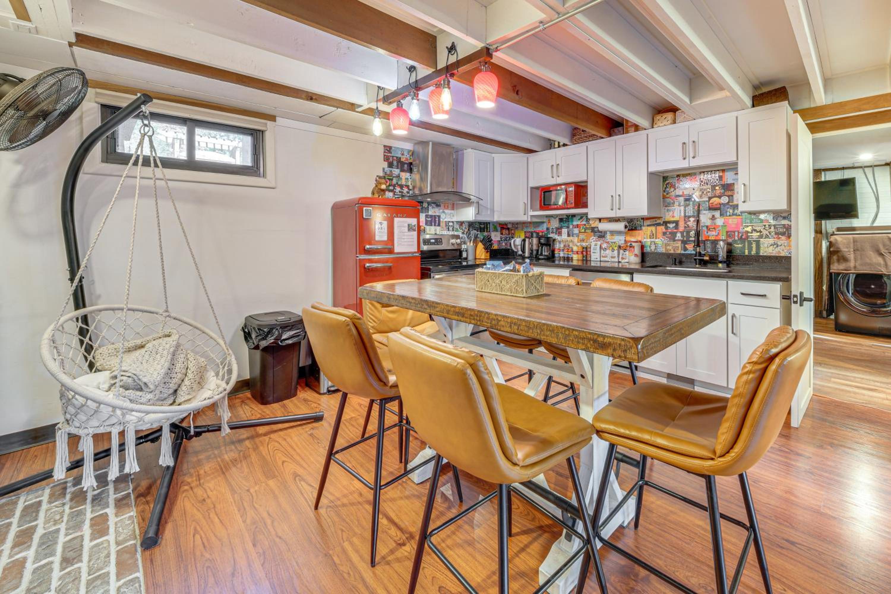 Hot Tub, Trails and Tranquil Views! Cozy SeaTac Spot