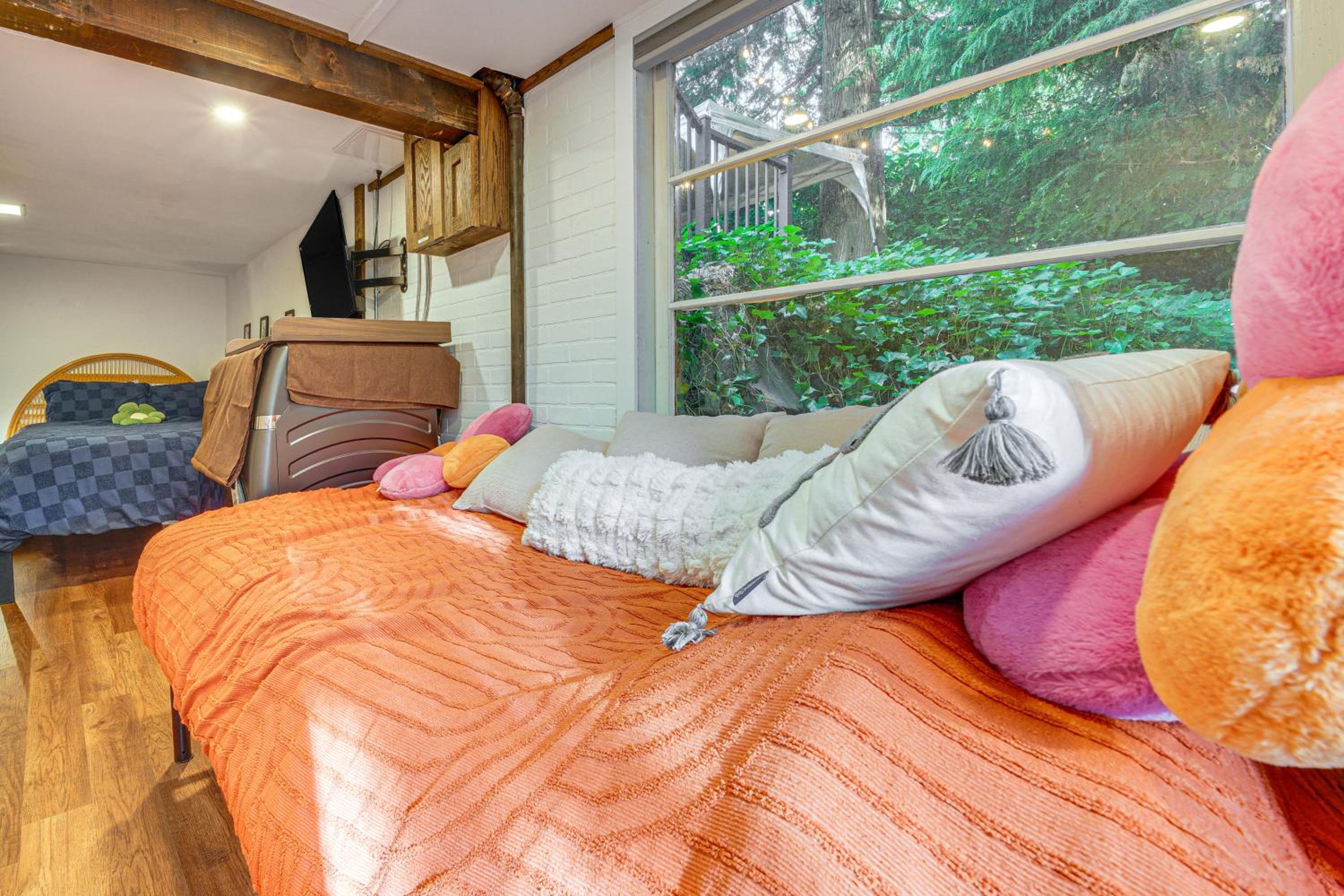 Hot Tub, Trails and Tranquil Views! Cozy SeaTac Spot