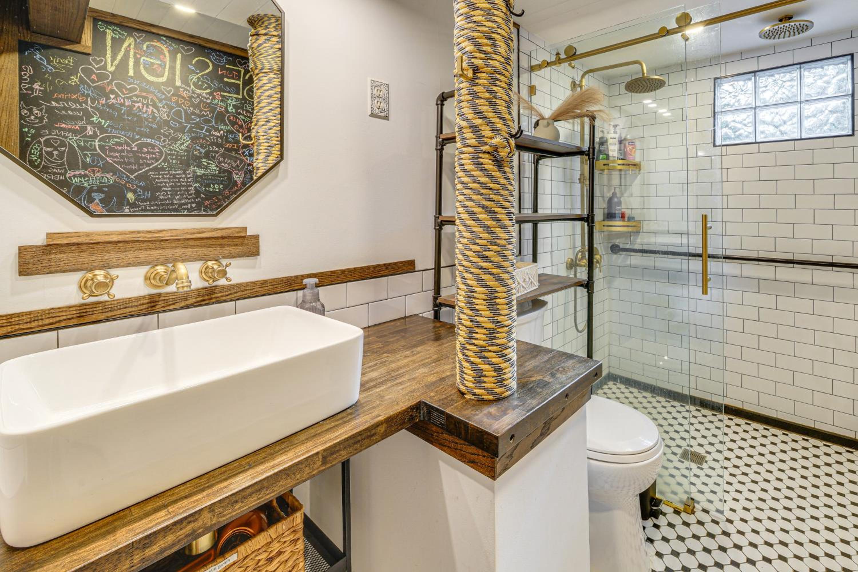 Hot Tub, Trails and Tranquil Views! Cozy SeaTac Spot