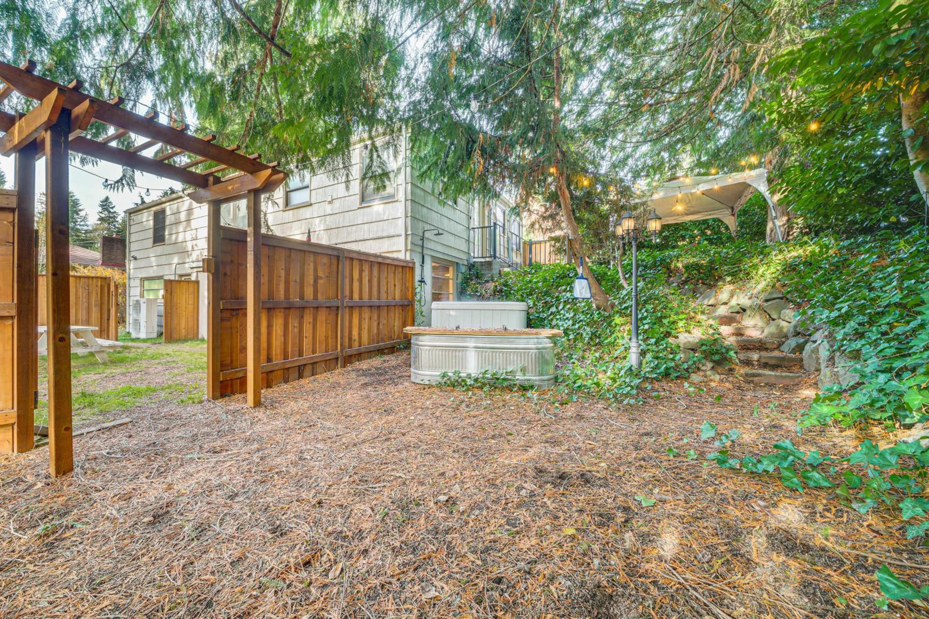 Hot Tub, Trails and Tranquil Views! Cozy SeaTac Spot