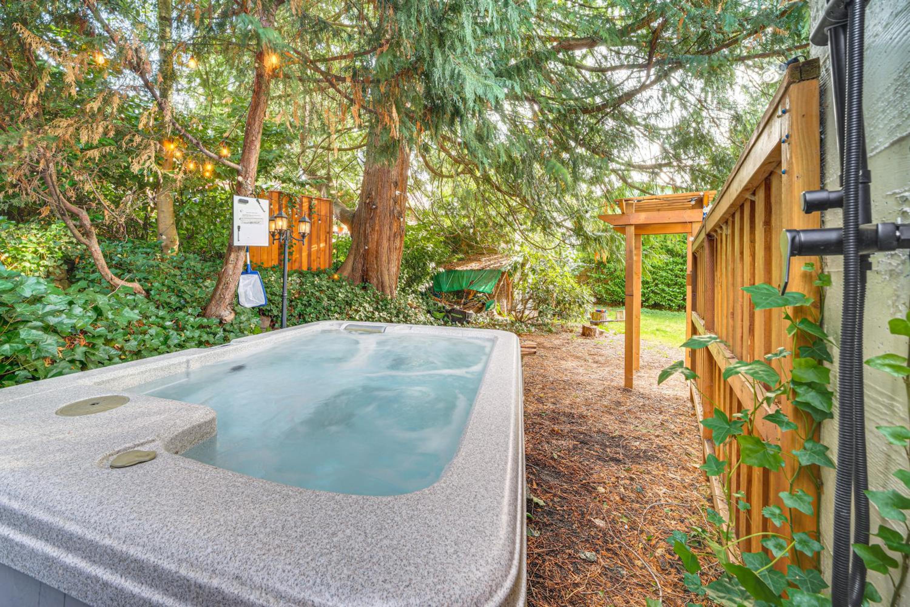 Hot Tub, Trails and Tranquil Views! Cozy SeaTac Spot