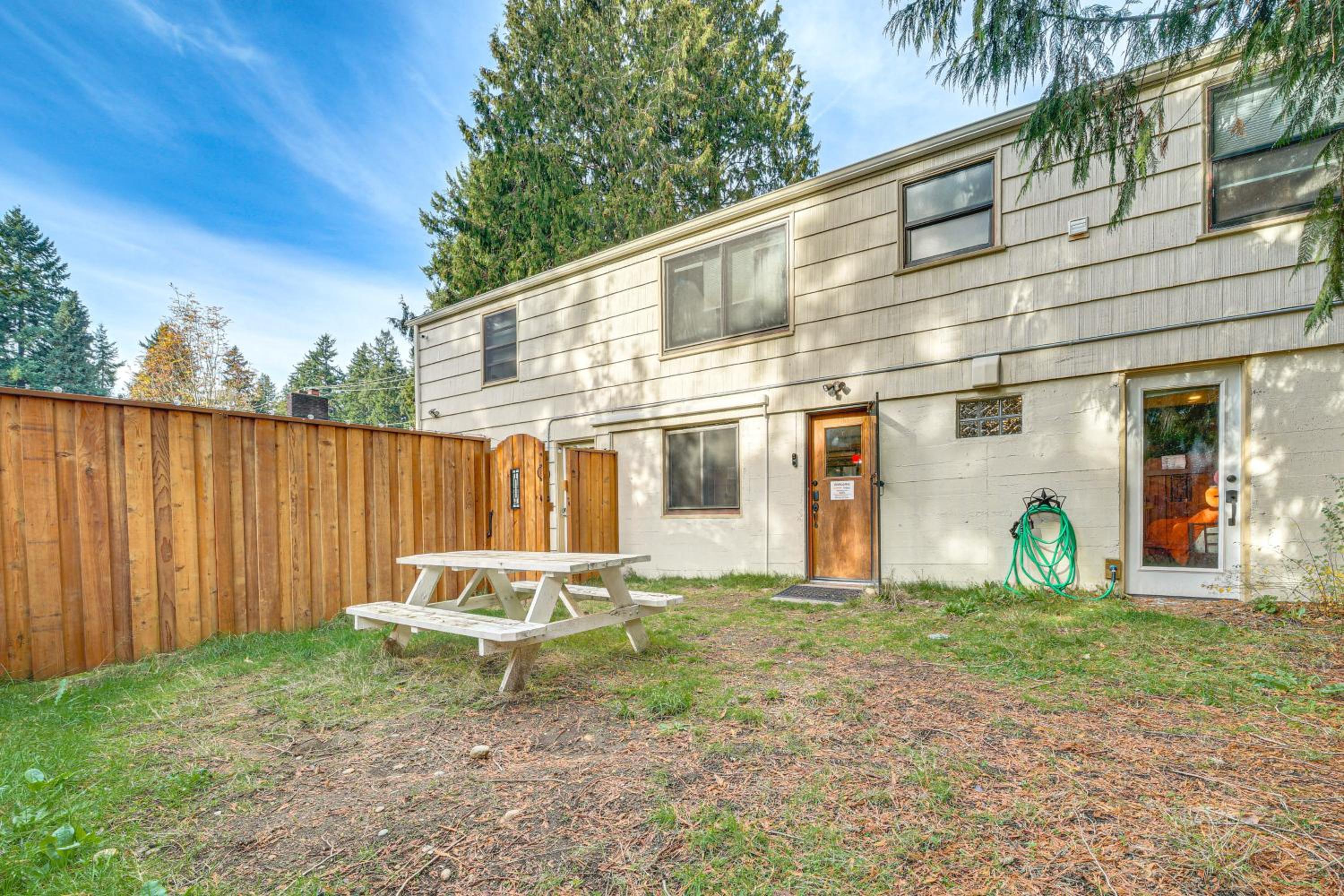 Hot Tub, Trails and Tranquil Views! Cozy SeaTac Spot