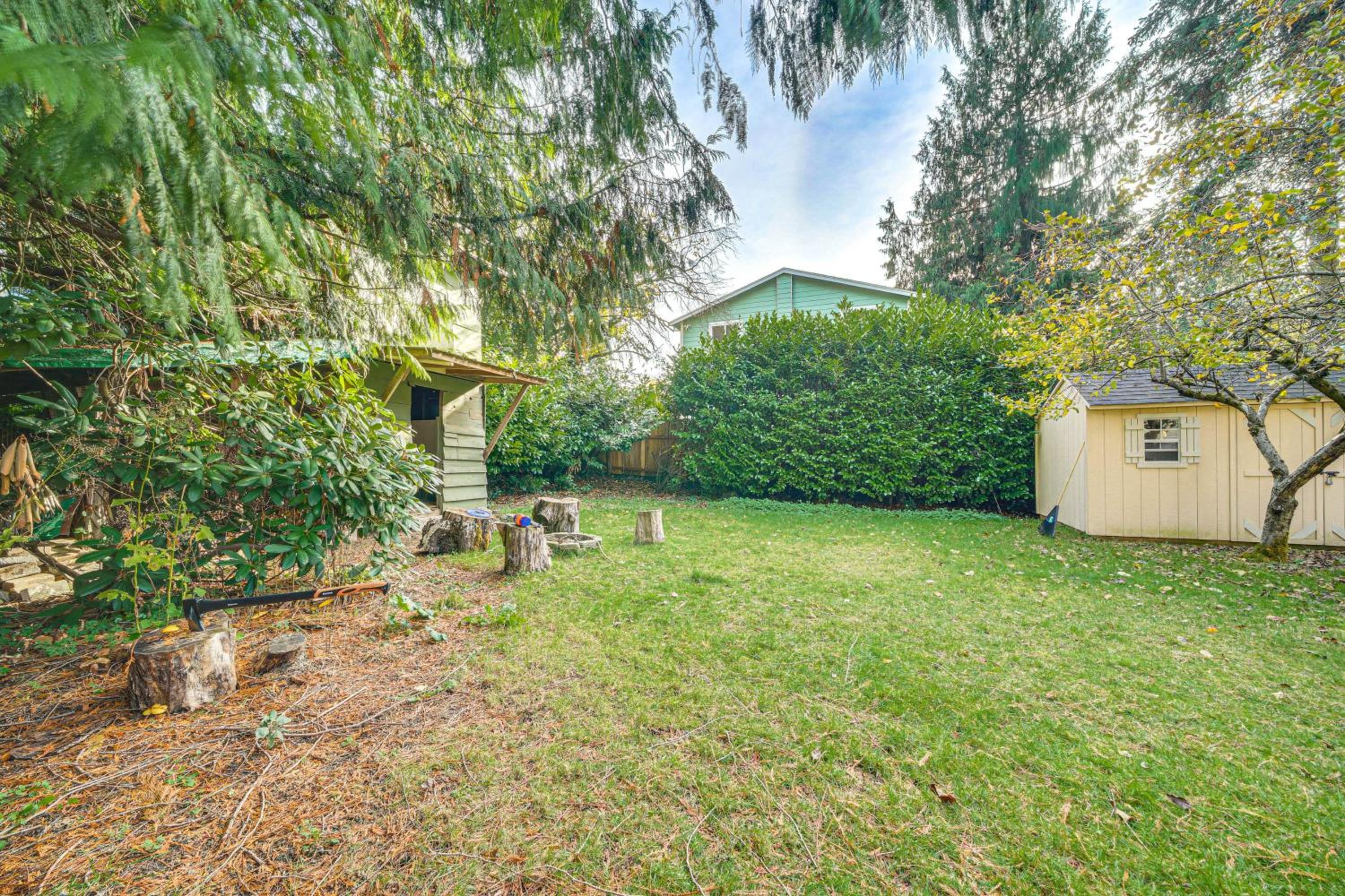 Hot Tub, Trails and Tranquil Views! Cozy SeaTac Spot