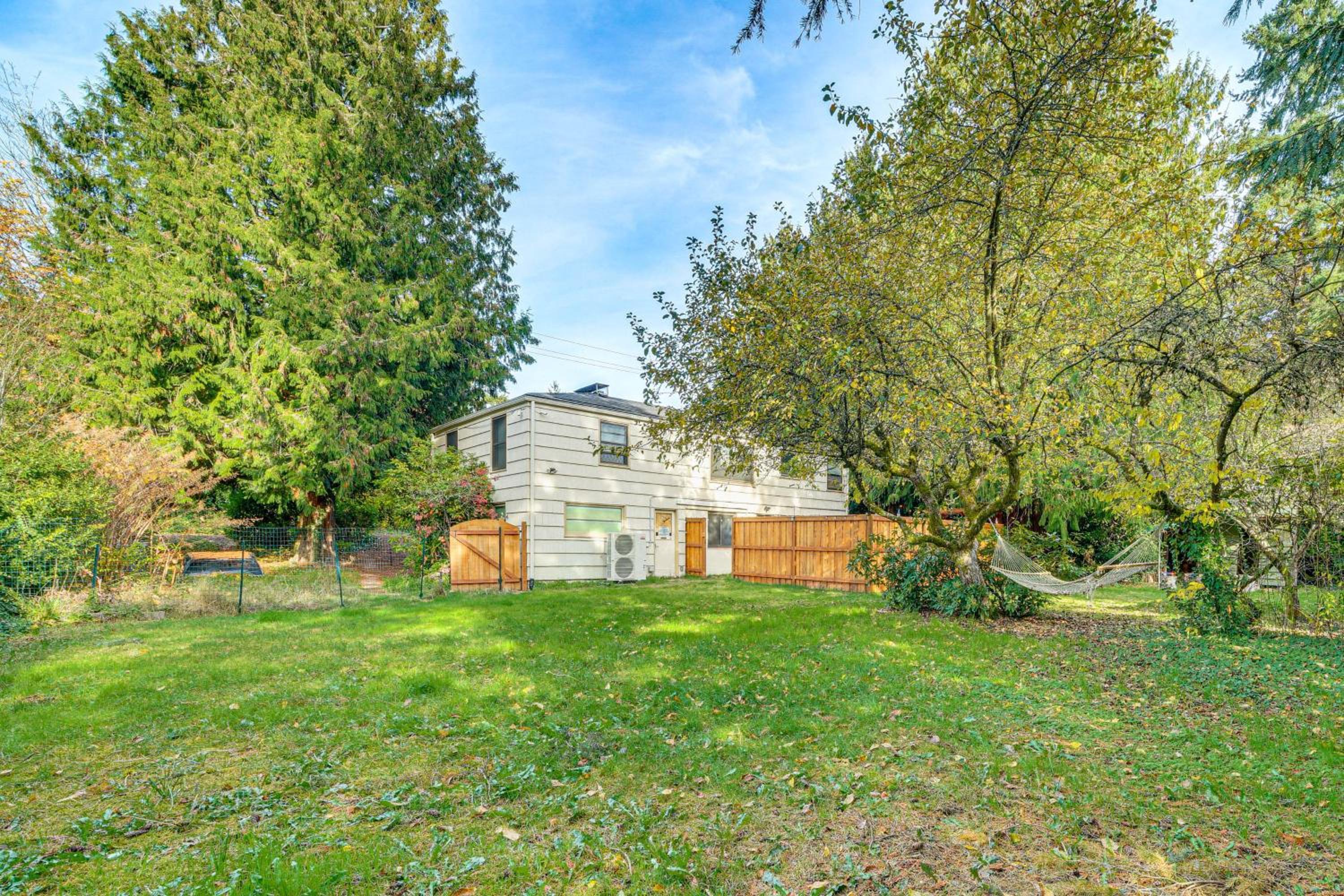 Hot Tub, Trails and Tranquil Views! Cozy SeaTac Spot