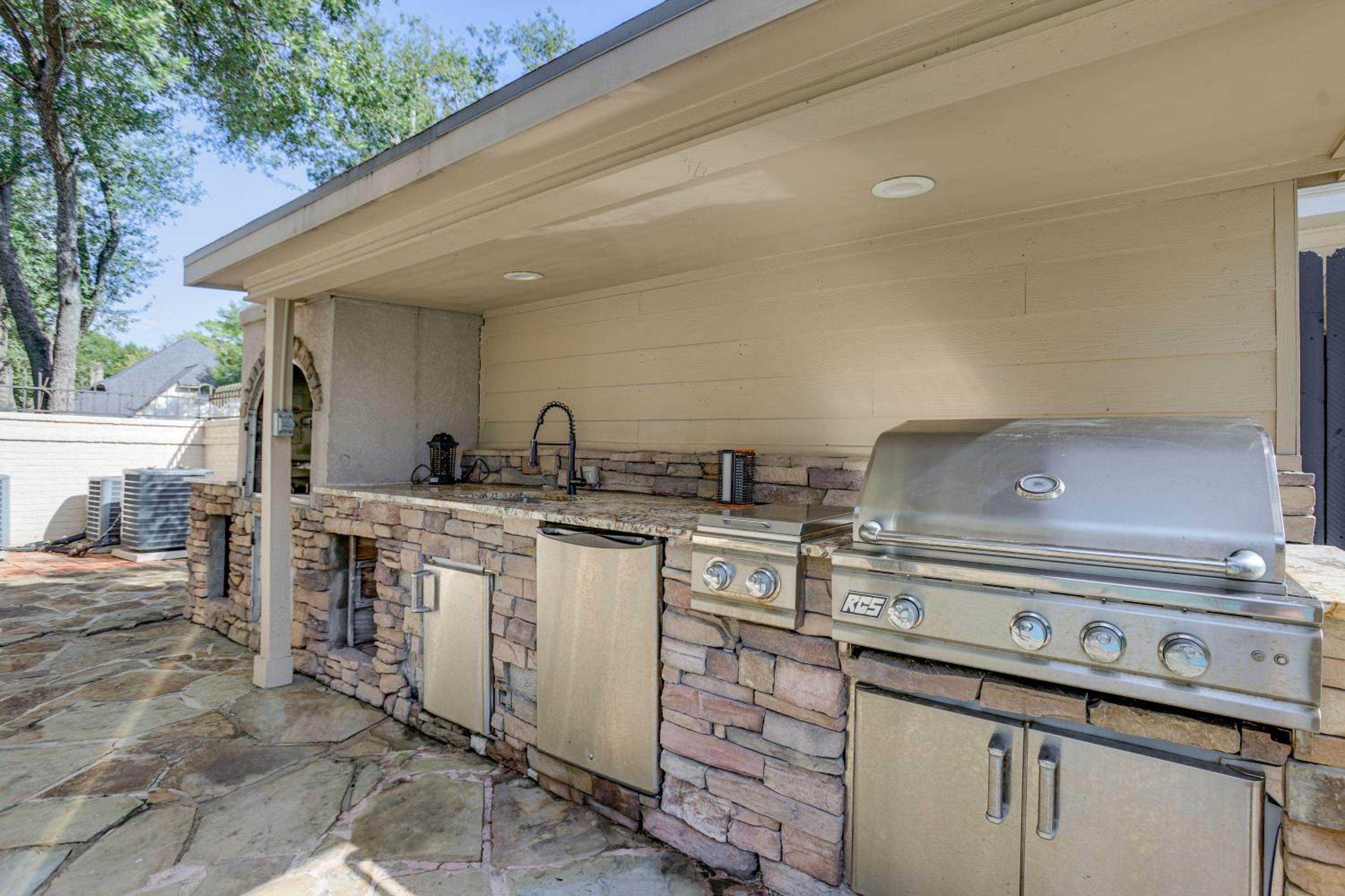 Heated Pool, Hot Tub, Game Room: Houston Group Gem view 5
