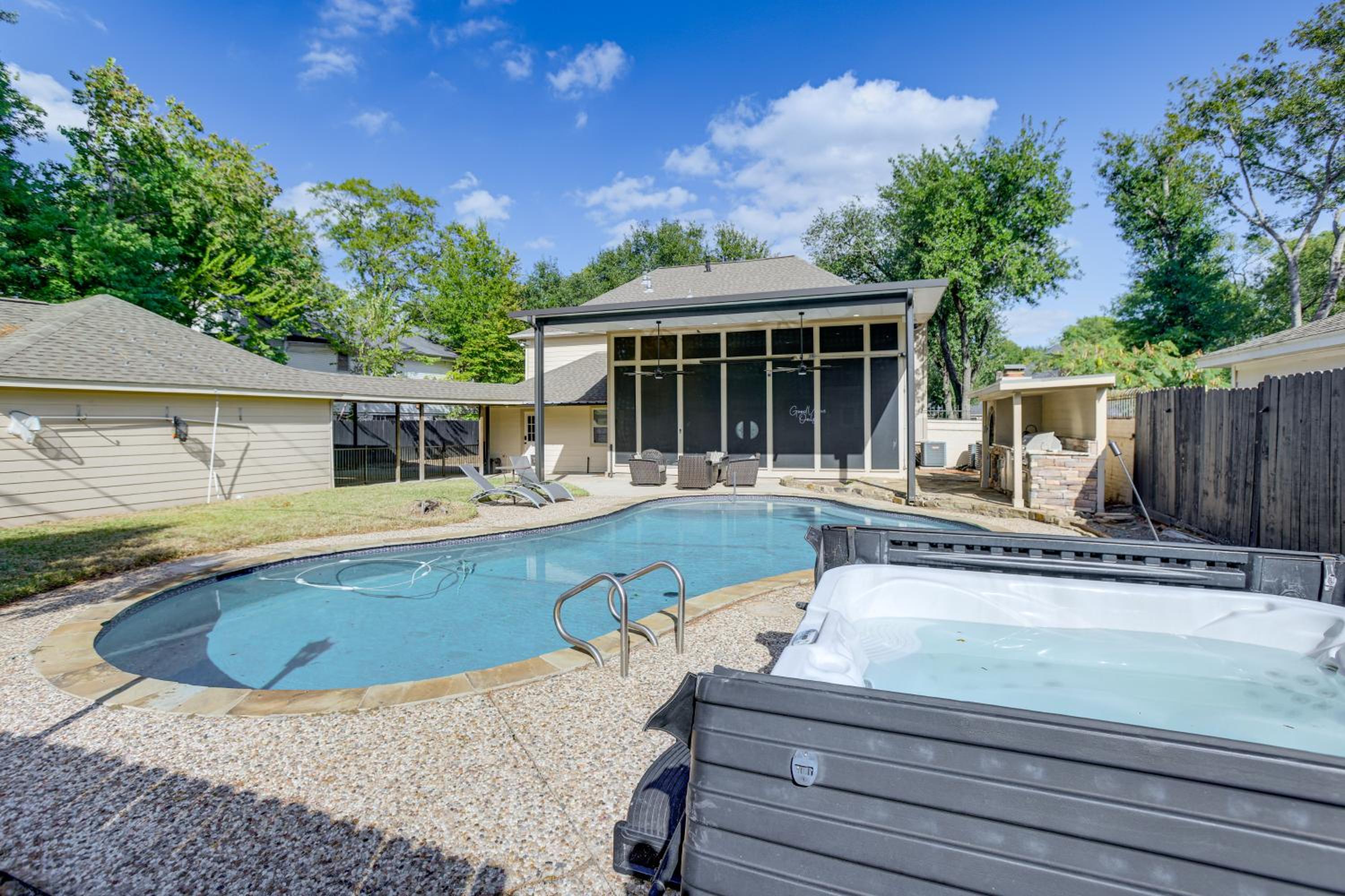 Heated Pool, Hot Tub, Game Room: Houston Group Gem view 4