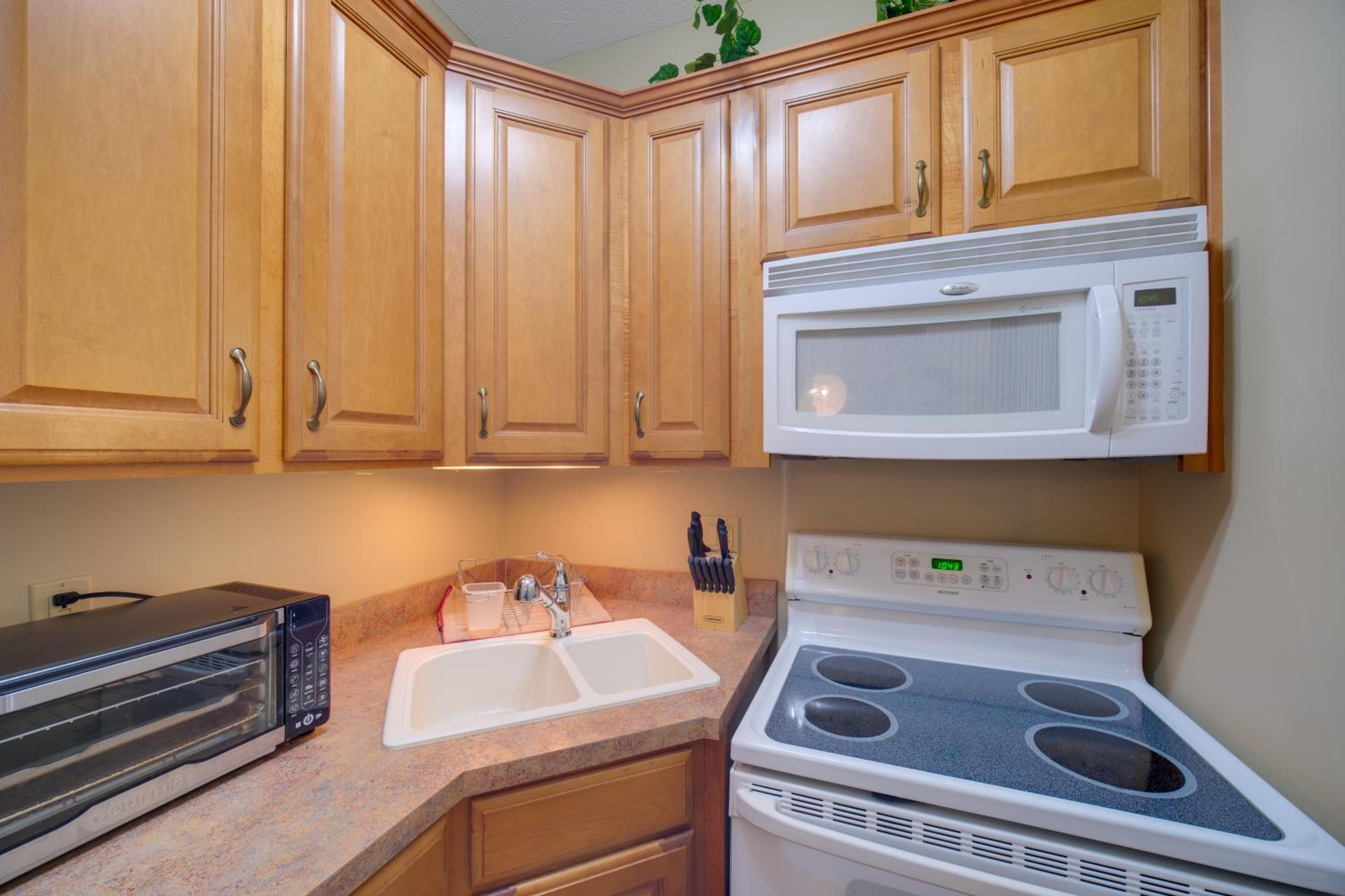 Convenient Apt 2 Mi to North Chagrin Hiking!