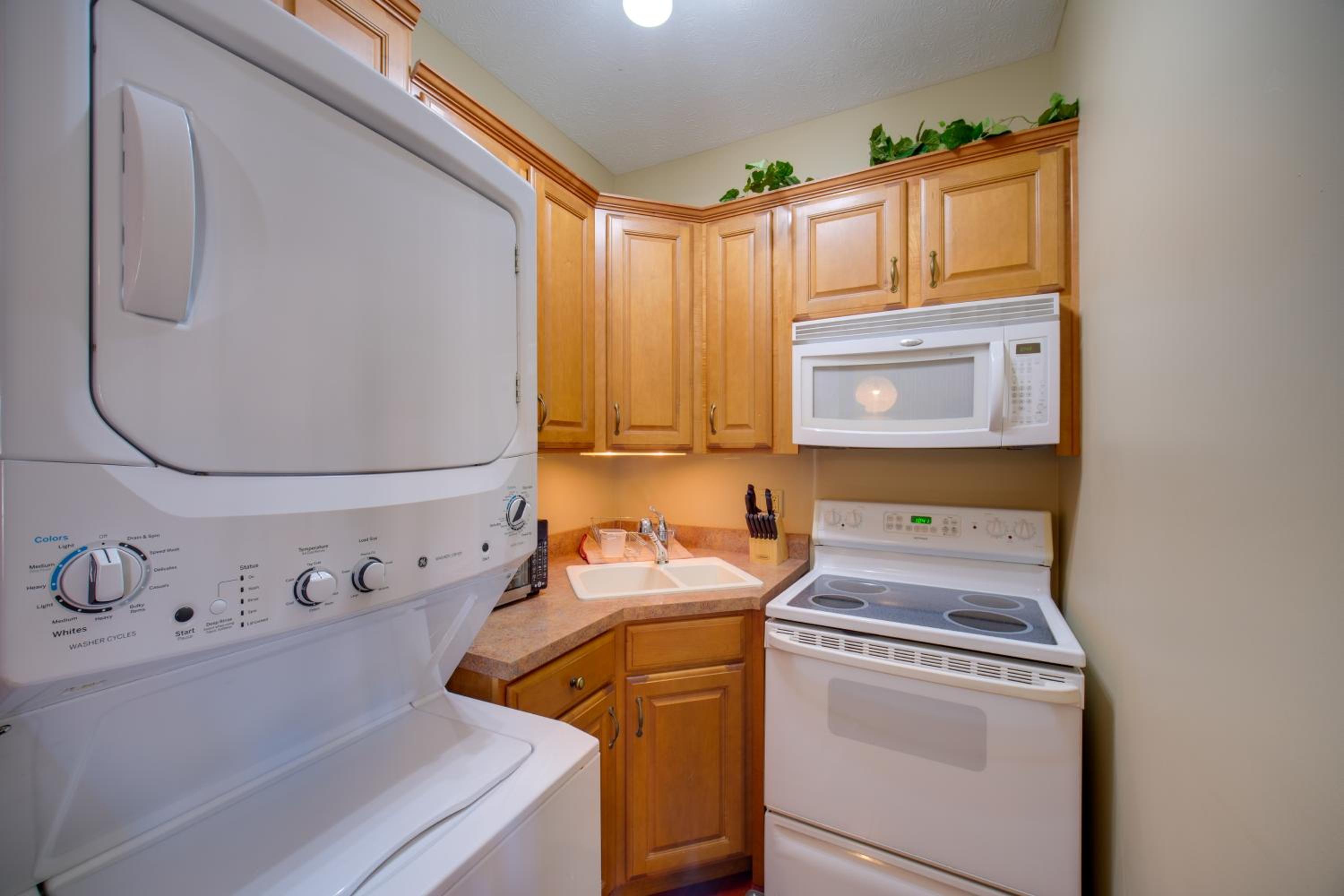 Convenient Apt 2 Mi to North Chagrin Hiking!