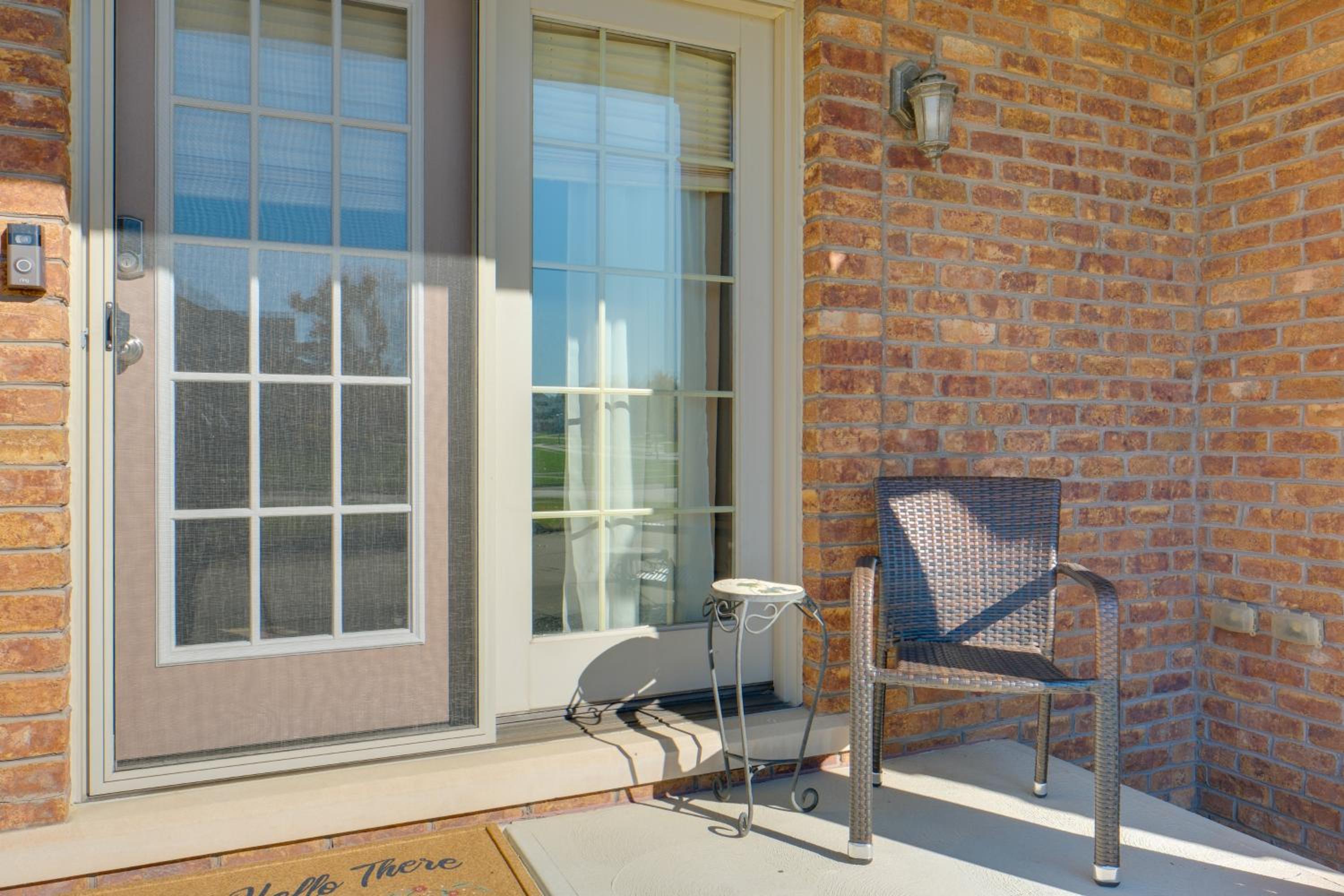 Convenient Apt 2 Mi to North Chagrin Hiking!