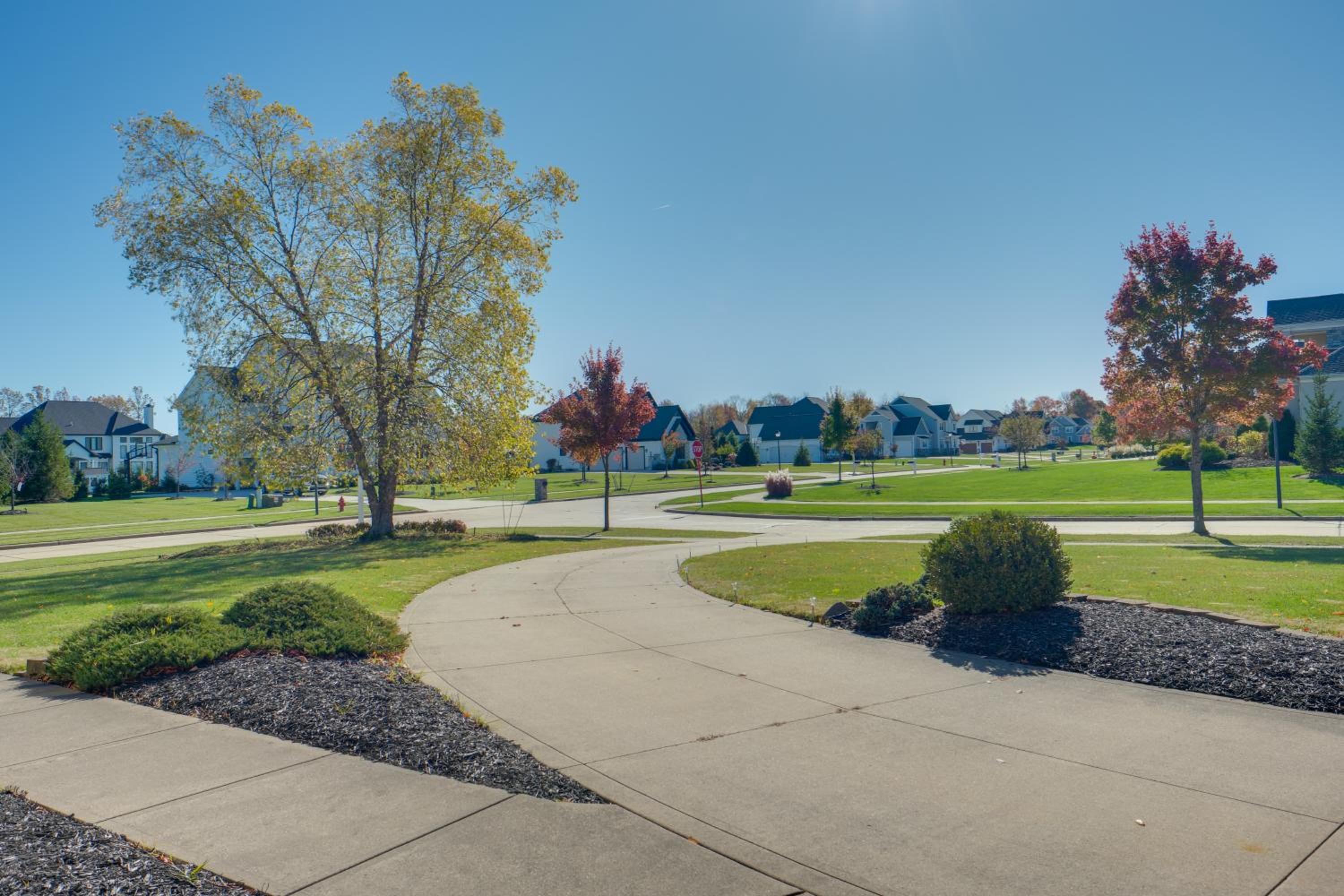 Convenient Apt 2 Mi to North Chagrin Hiking!