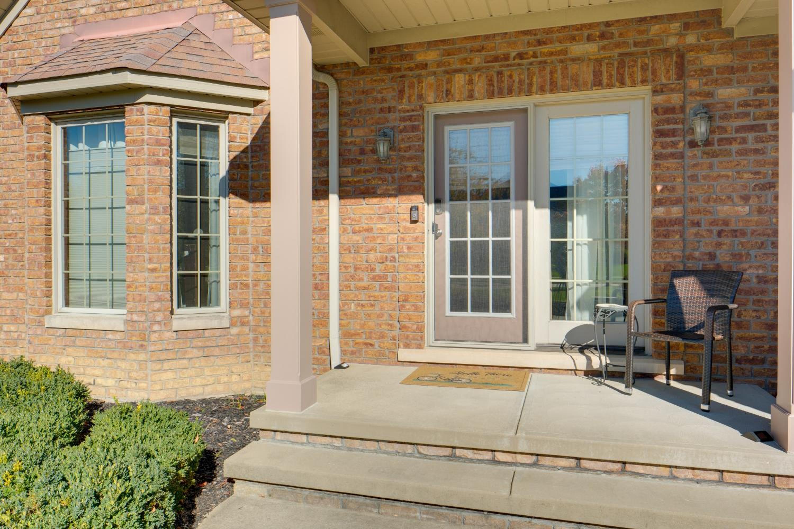 Convenient Apt 2 Mi to North Chagrin Hiking!