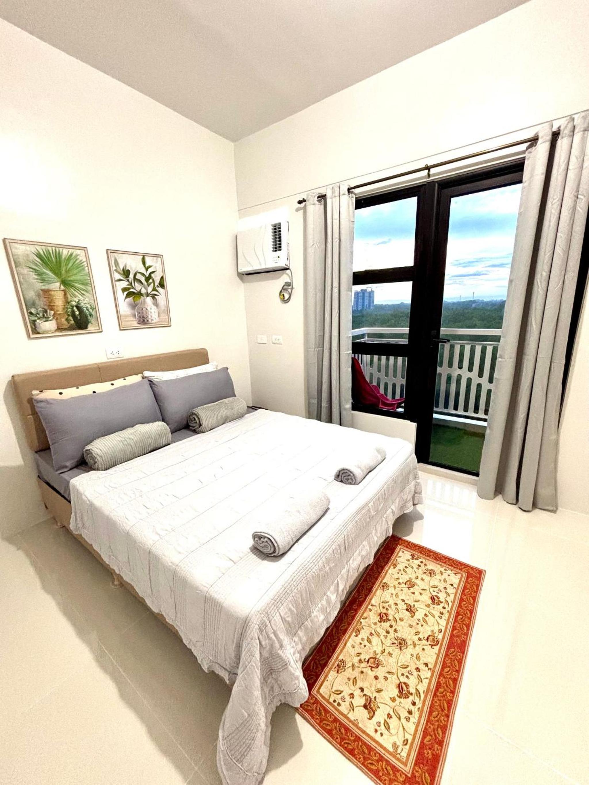 Entire Apartment with pool, gym, and playground near Panglao, Bohol