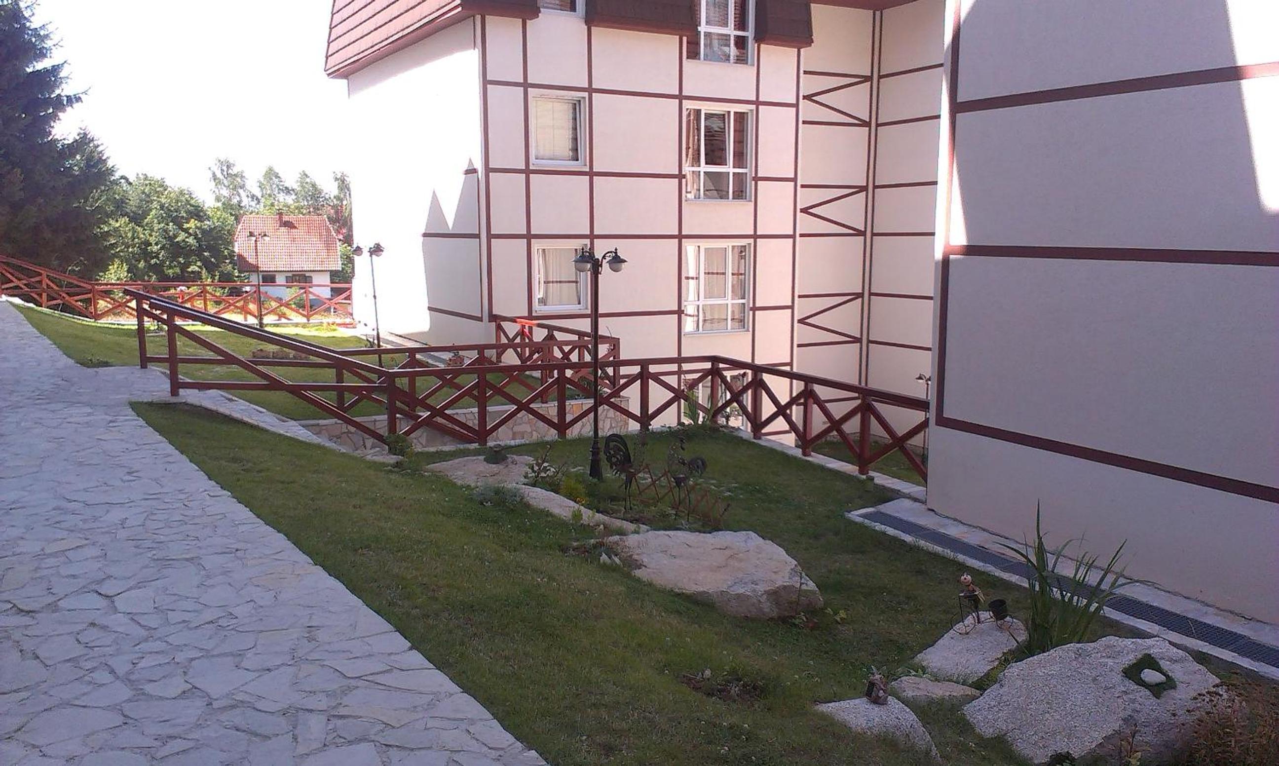 Photo 10