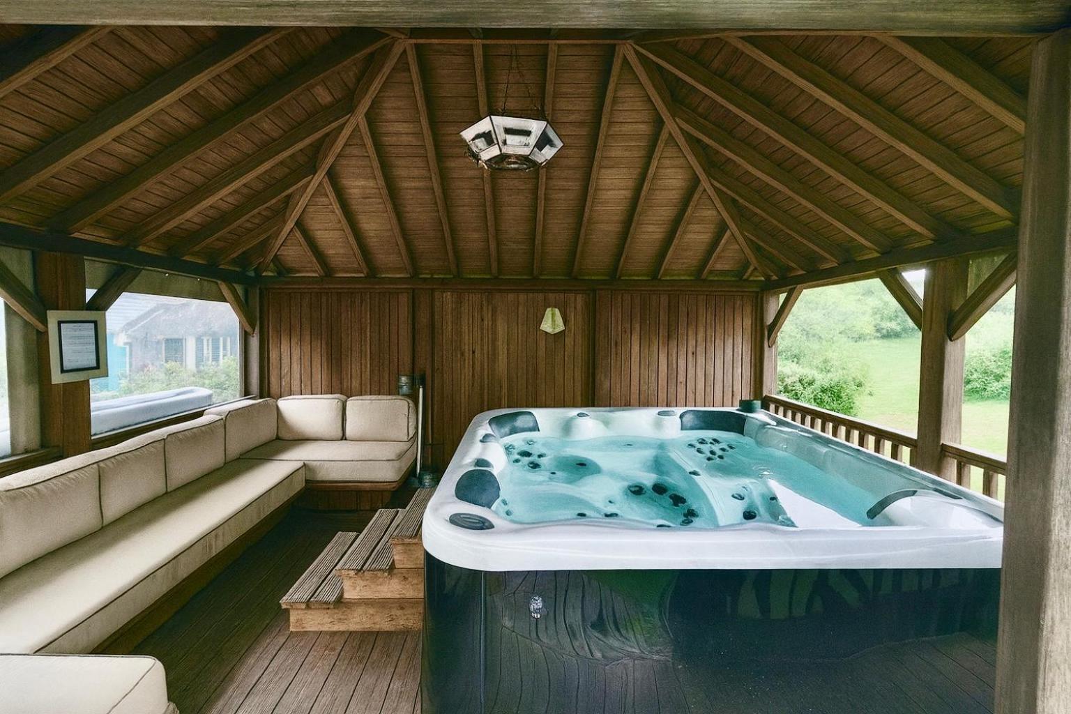 Chalet de 95m2 au cœur du Pays d'Auge, en Normandie avec Piscine et Jacuzzi