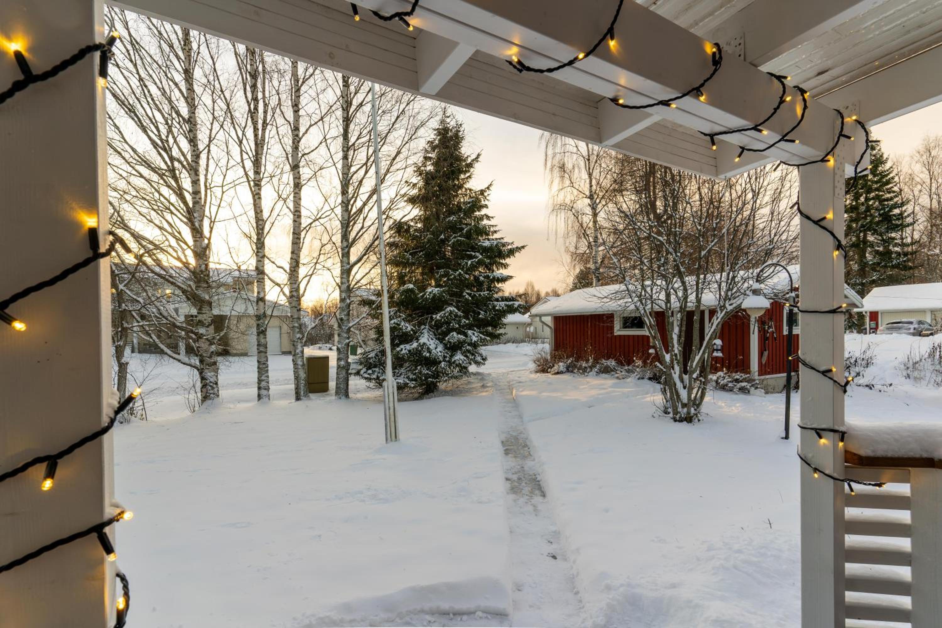 Rovaniemi Spacious Lapland Vacation Home with Private Sauna & Lappish Fire Hut