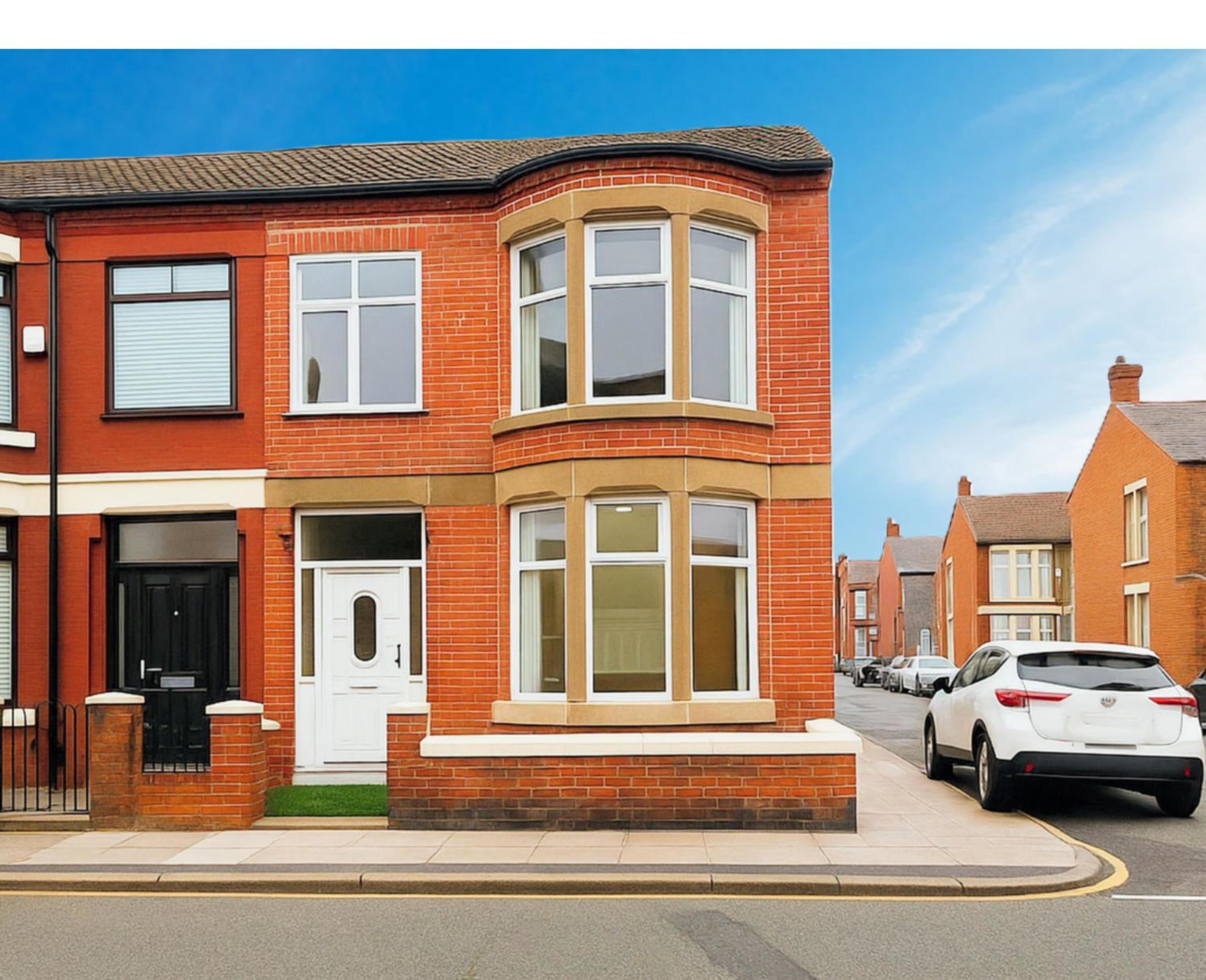 SidemerseyLivings - Step-Free 4BR Home, Ground Floor Bed & Bath, Private Gated Parking