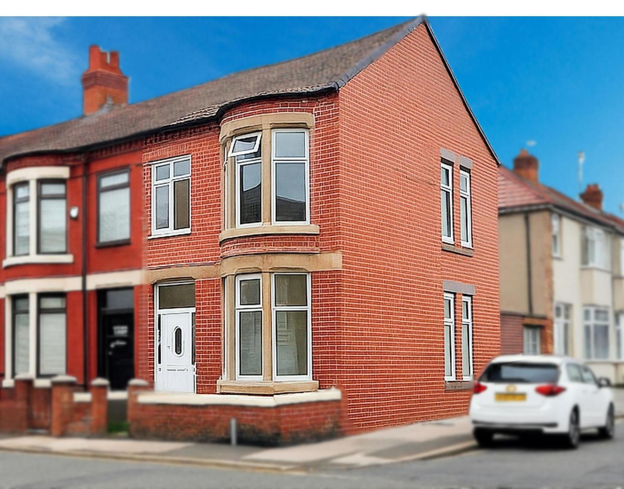 SidemerseyLivings - Step-Free 4BR Home, Ground Floor Bed & Bath, Private Gated Parking