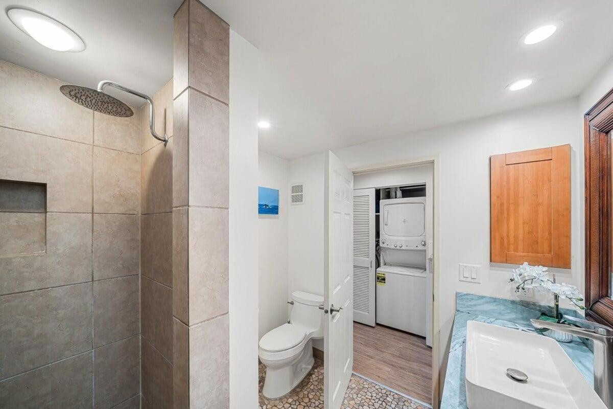 Kahana Village 3 · KHV 3 Remodeled 2BD Condo with Oceanfront Lan
