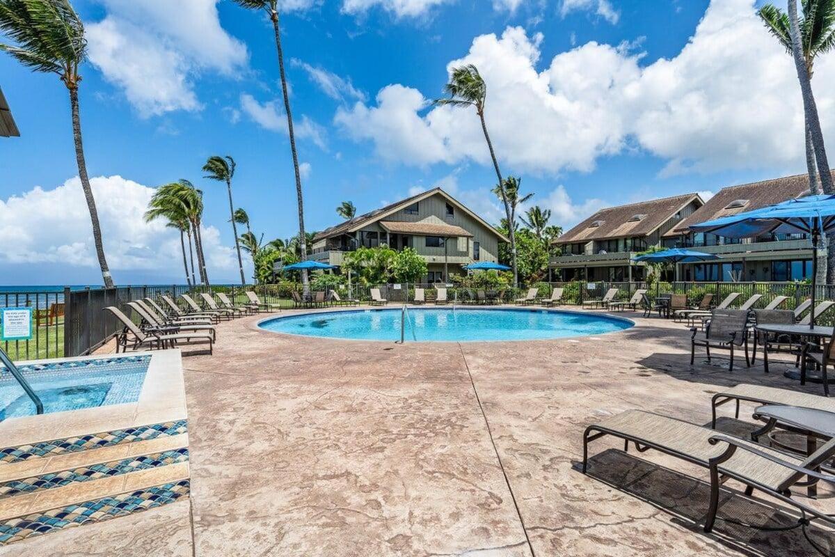 Kahana Village 3 · KHV 3 Remodeled 2BD Condo with Oceanfront Lan