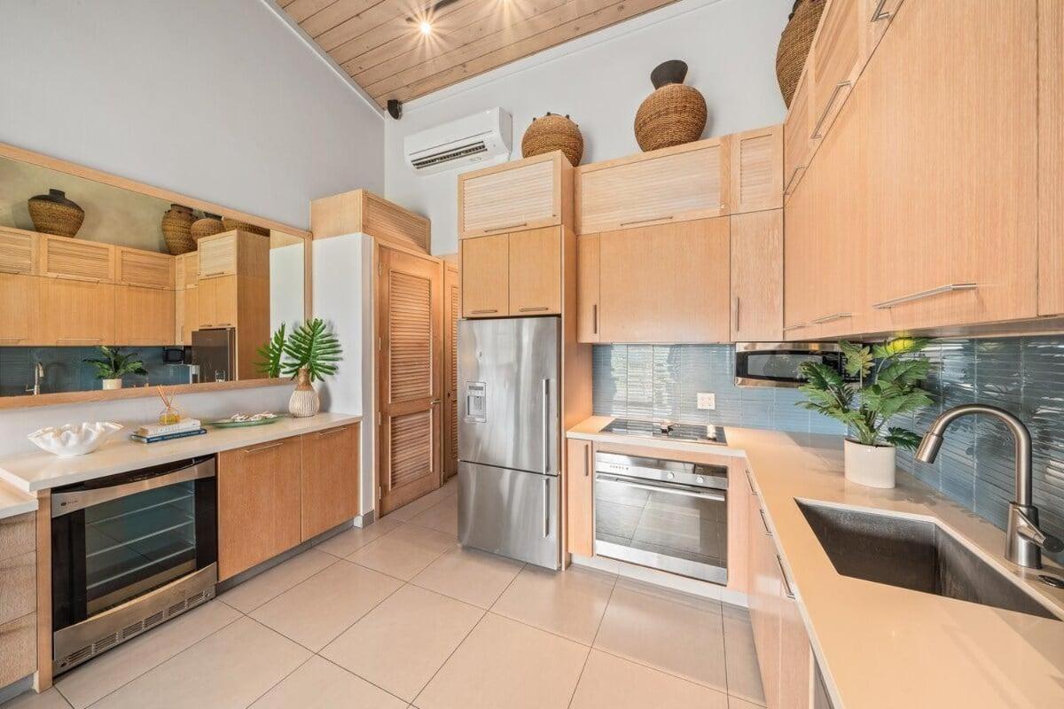 Napili Shores H262 · NS H262 BeachFront Condo Ocean Views Pool H