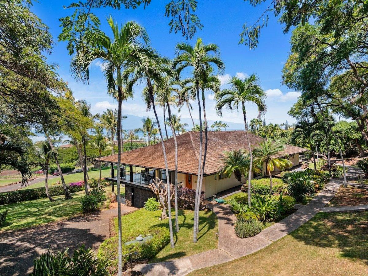 Hale Kalapu · Large Home 180° Ocean Views Walk2Beach Hale Kalapu