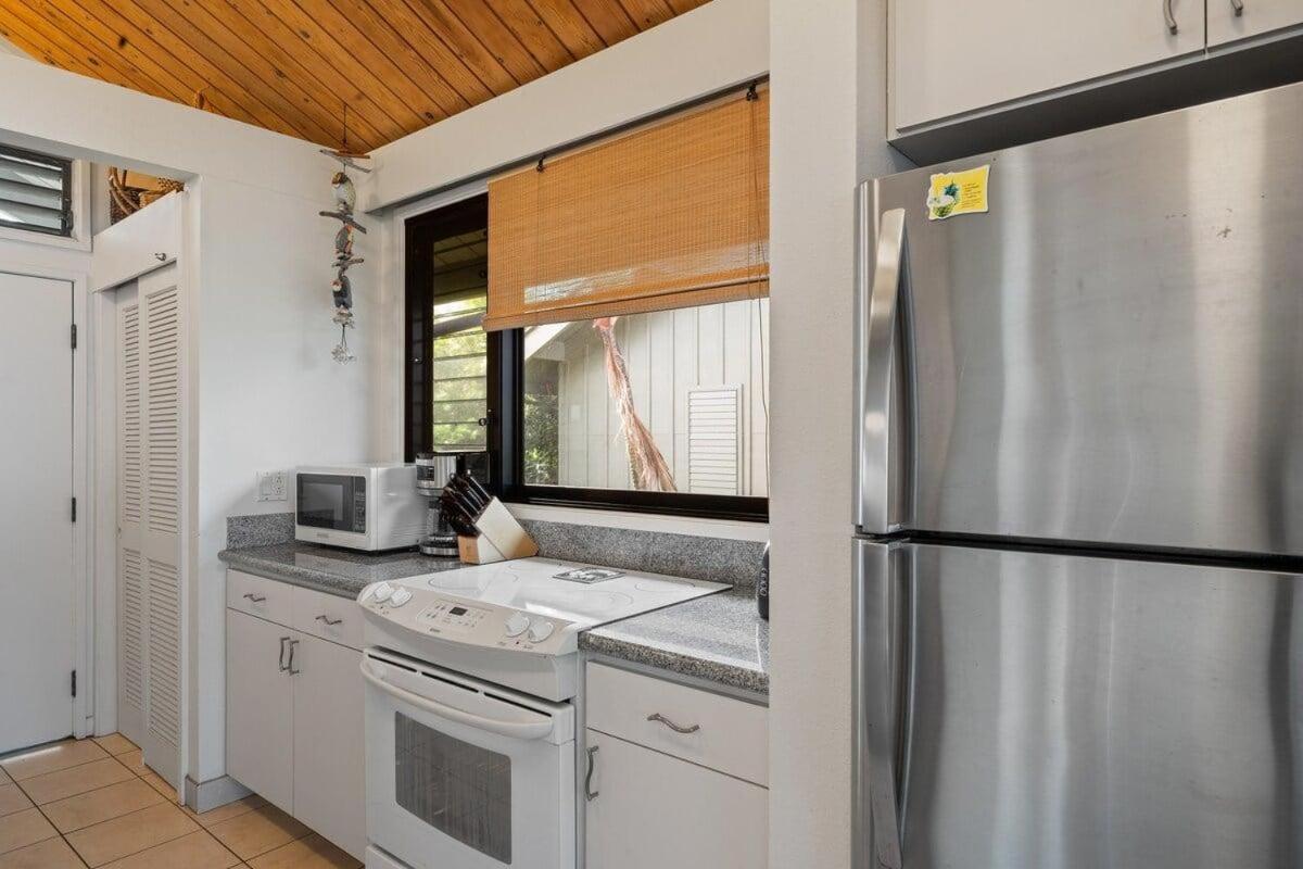 Kahana Village 26 · KHV 26 2BD Direct Ocean Front with Amazing S