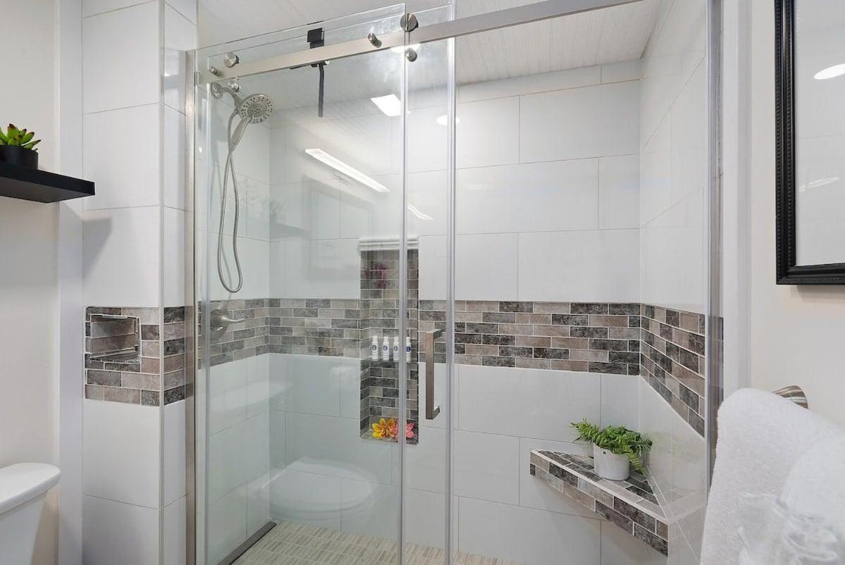 Lauloa 403 · LOA 403 Fully Remodeled Direct Oceanfront 2BD