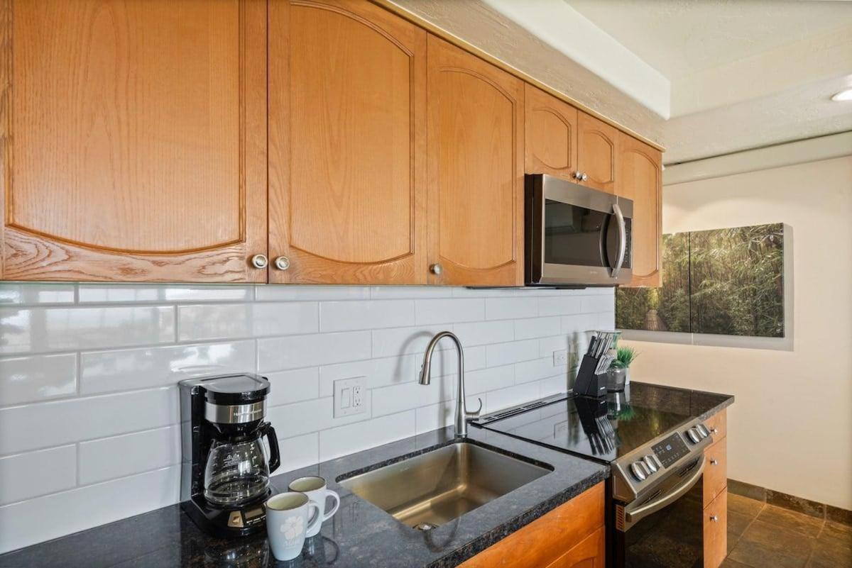 Waiohuli Beach Hale C212 · 2BD Kihei Condo Easy Beach Access