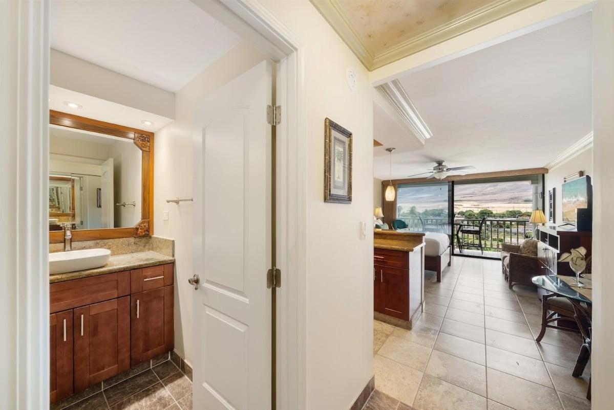 Lahaina Shores 512 · LS 512 Getaway Studio by the Beach Pool Hot