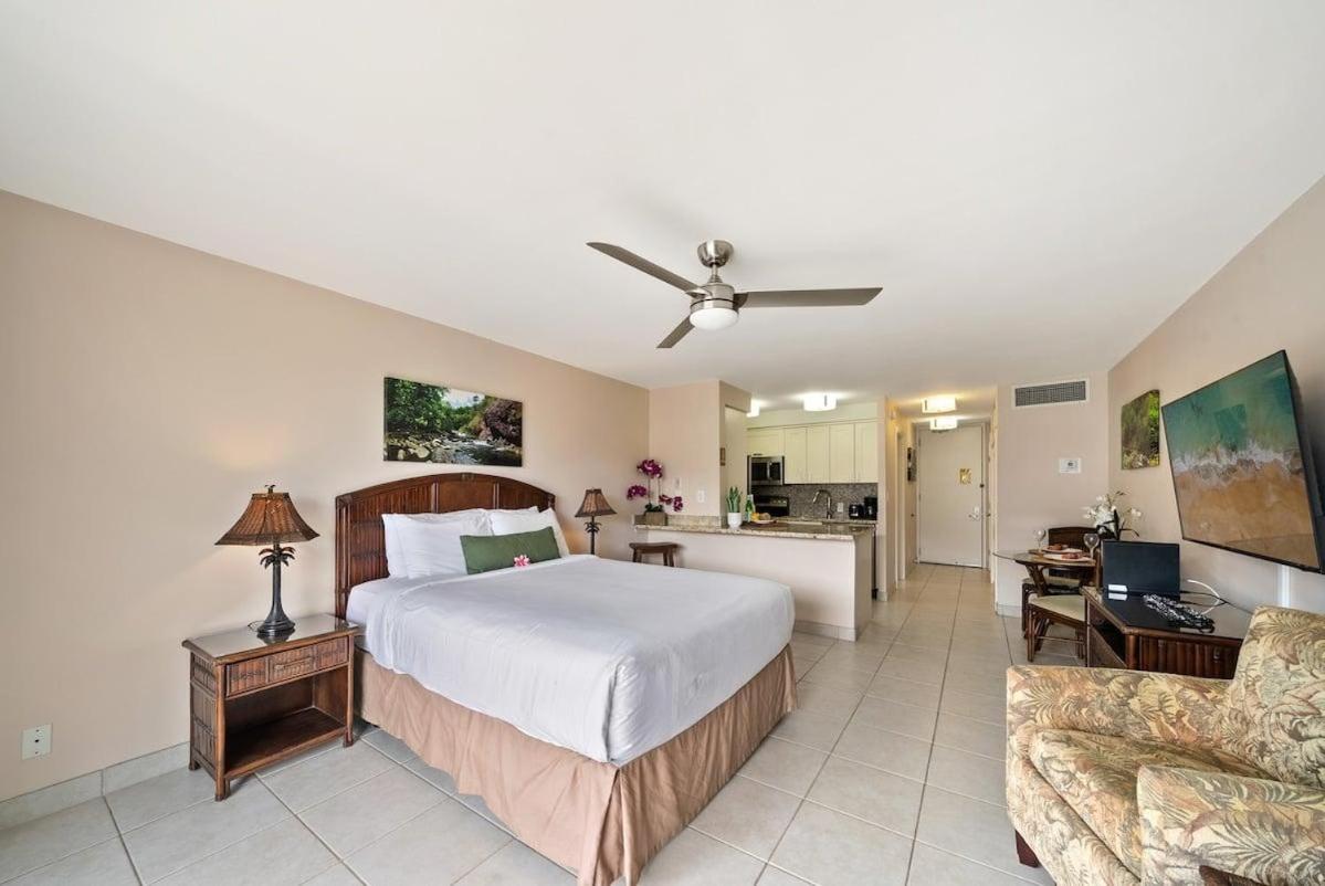 Lahaina Shores 306 · LS 306 Dream Maui Studio by the Beach Pool
