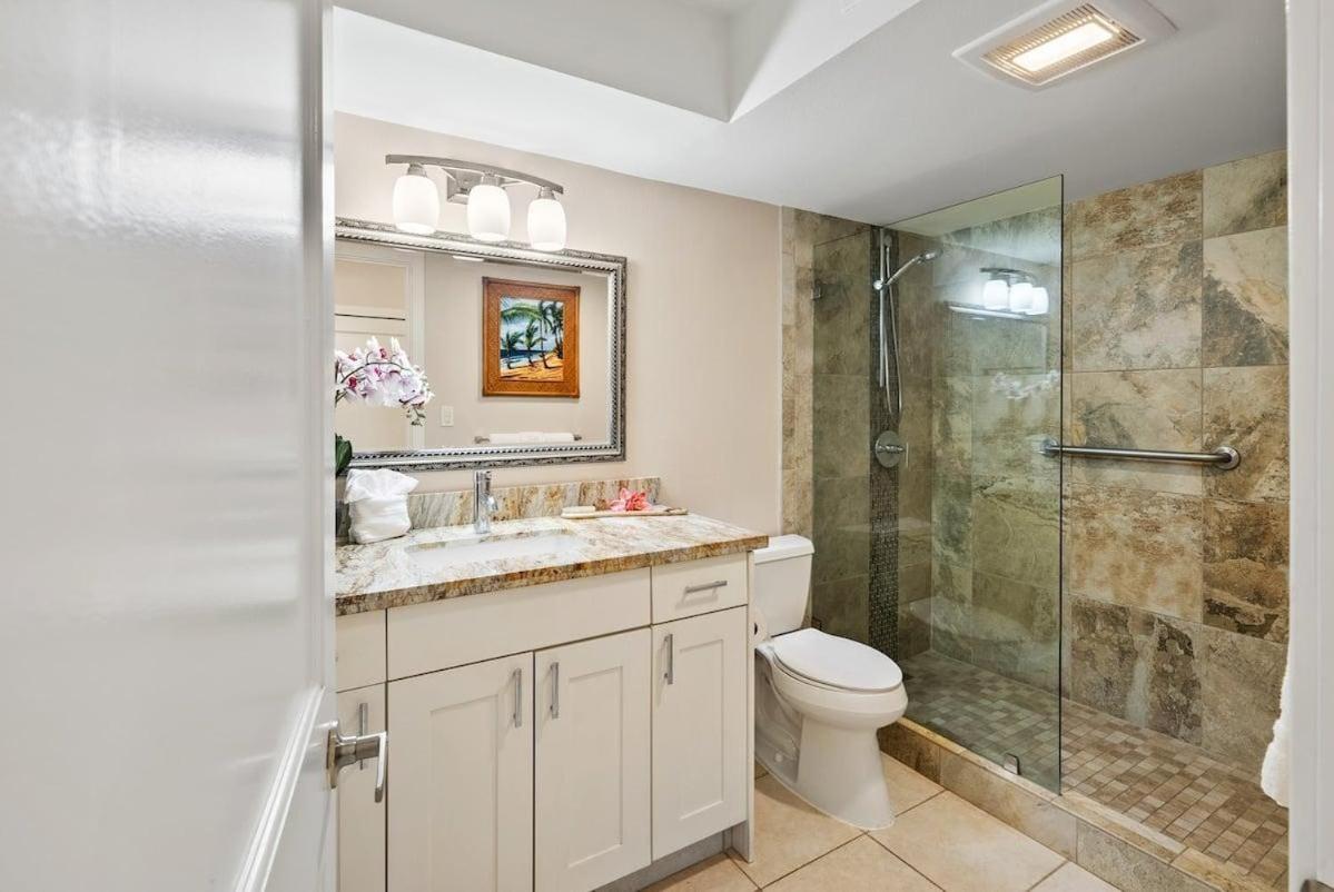 Lahaina Shores 306 · LS 306 Dream Maui Studio by the Beach Pool