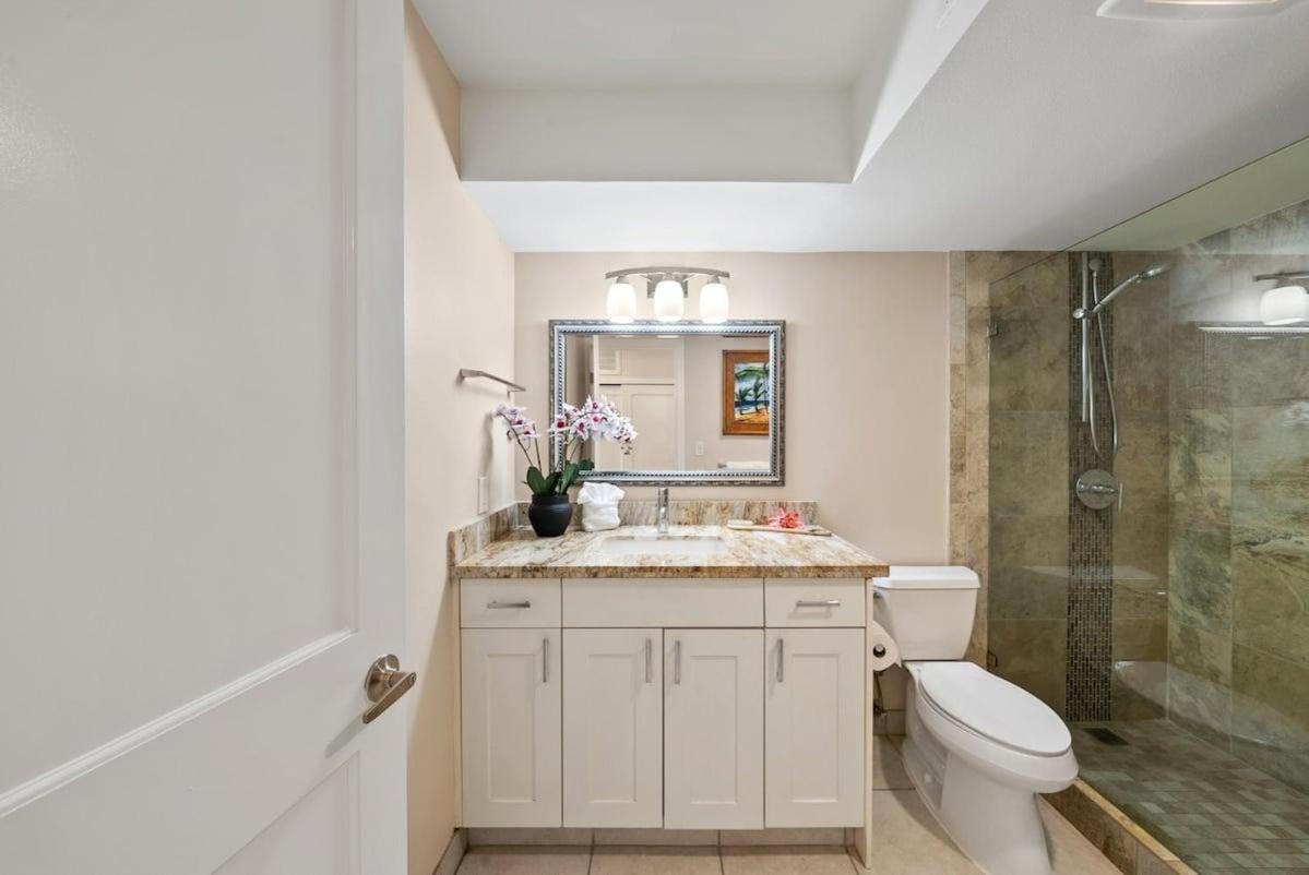 Lahaina Shores 306 · LS 306 Dream Maui Studio by the Beach Pool