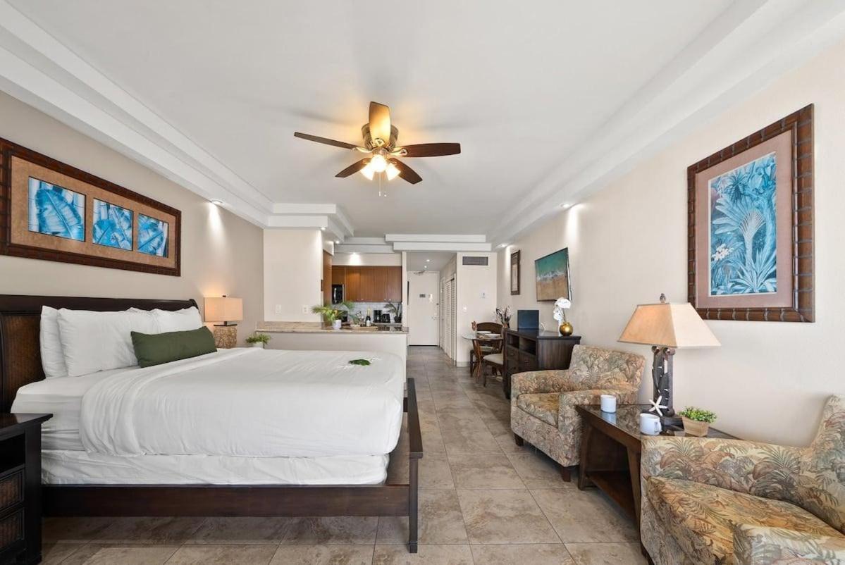 Lahaina Shores 607 · LS 607 Beachfront Remodeled Studio Stunnin