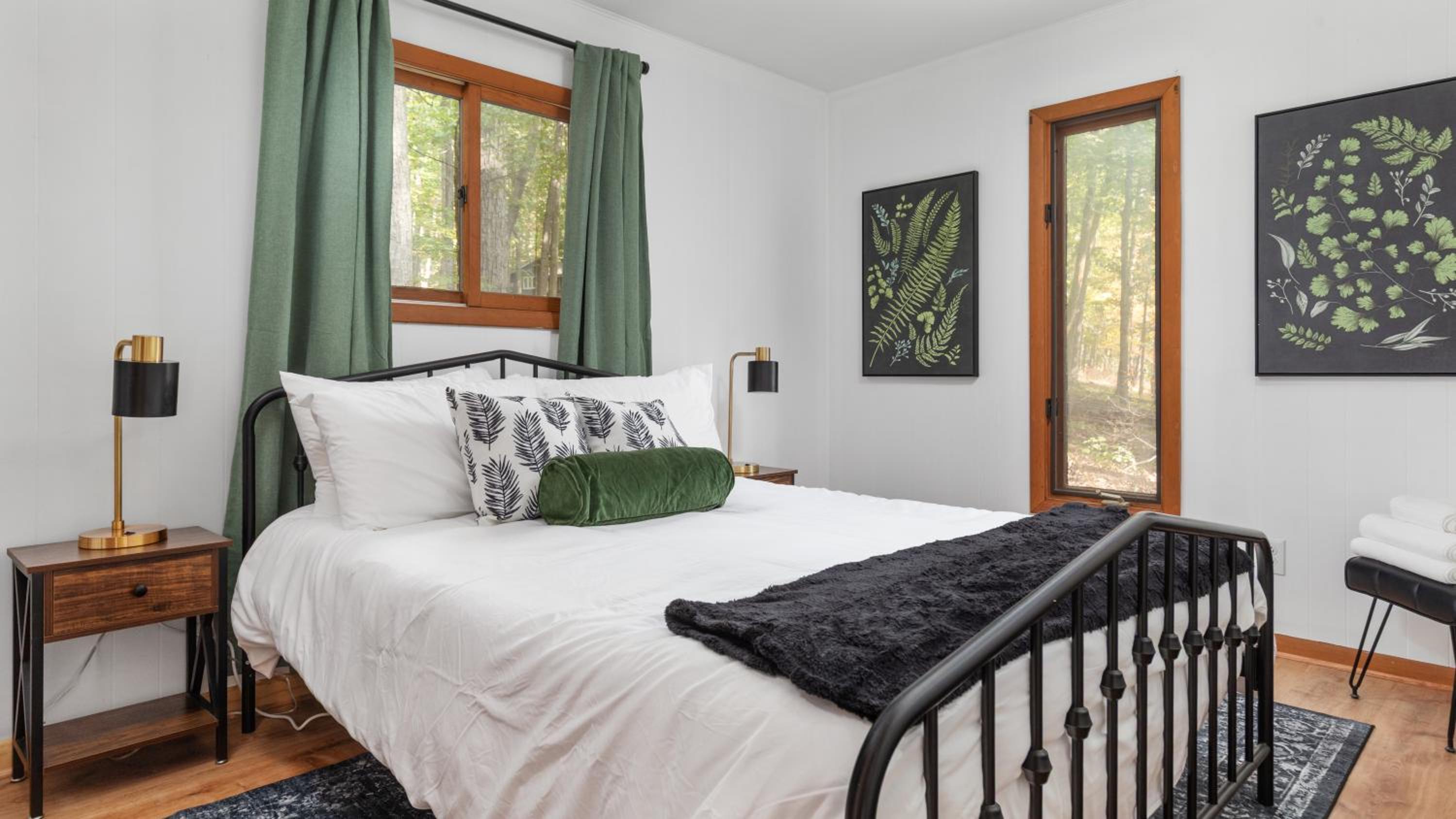 Wooded Nest, Cozy 3BR Chalet Near Spas, Downtown Berkeley Springs & Hiking