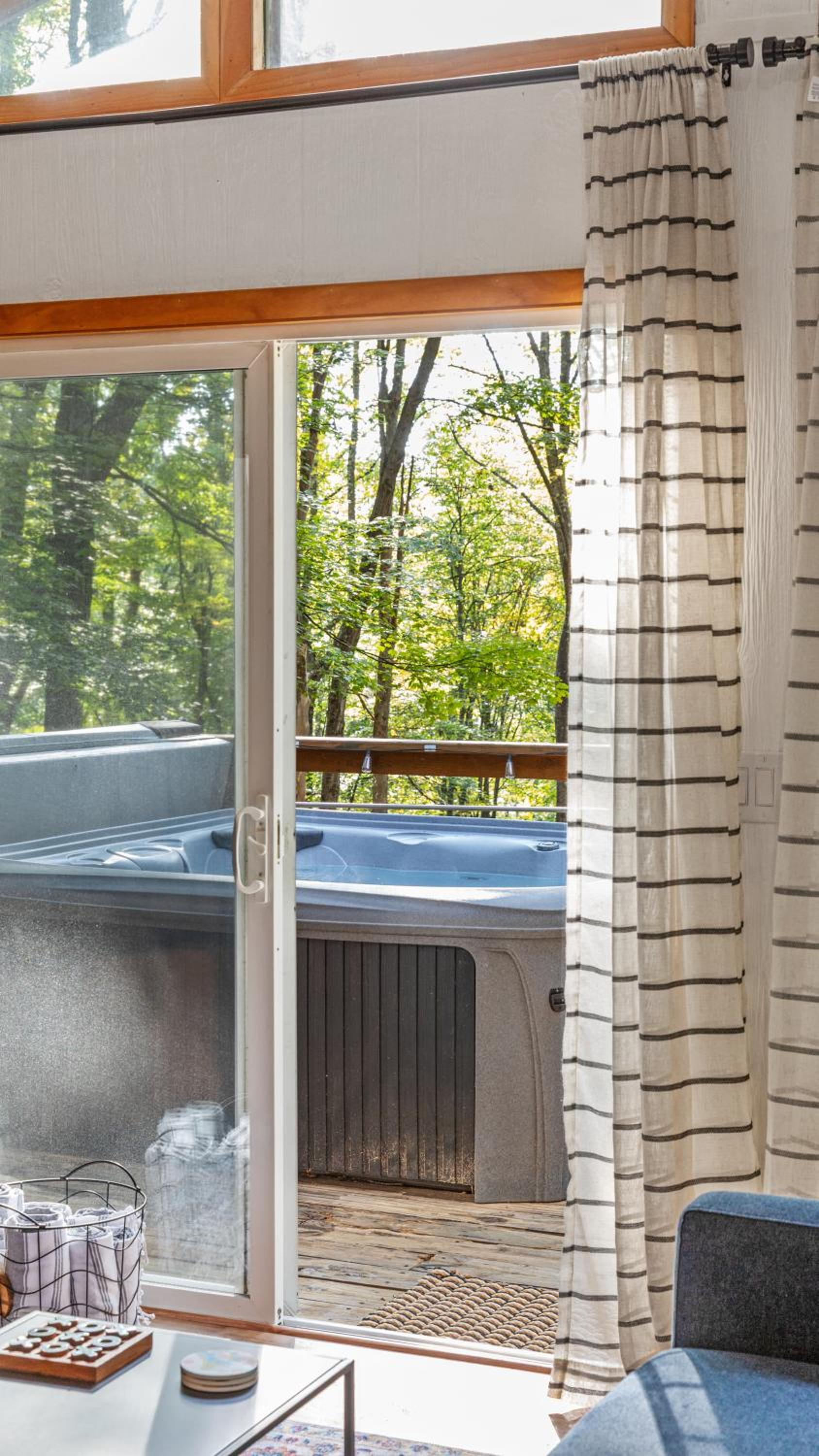 Wooded Nest, Cozy 3BR Chalet Near Spas, Downtown Berkeley Springs & Hiking