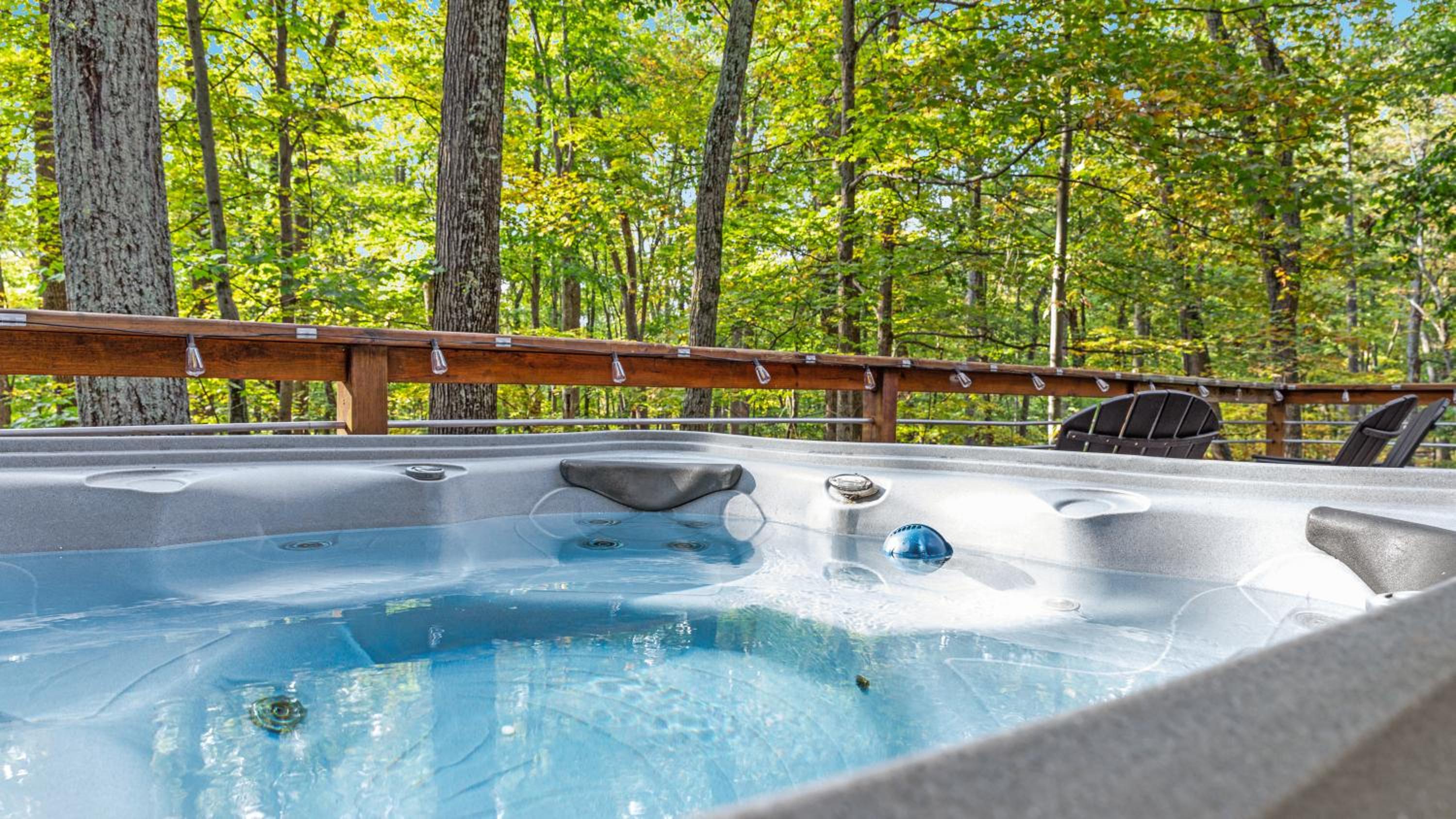 Wooded Nest, Cozy 3BR Chalet Near Spas, Downtown Berkeley Springs & Hiking