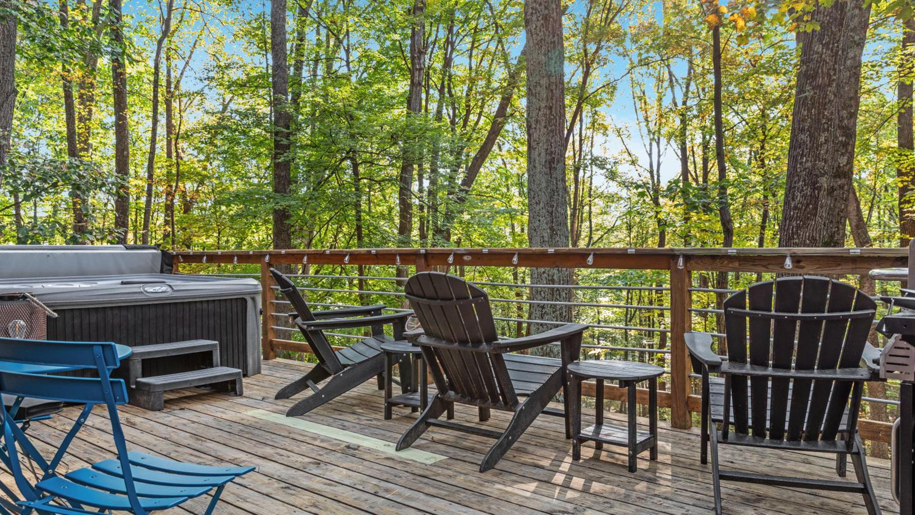 Wooded Nest, Cozy 3BR Chalet Near Spas, Downtown Berkeley Springs & Hiking
