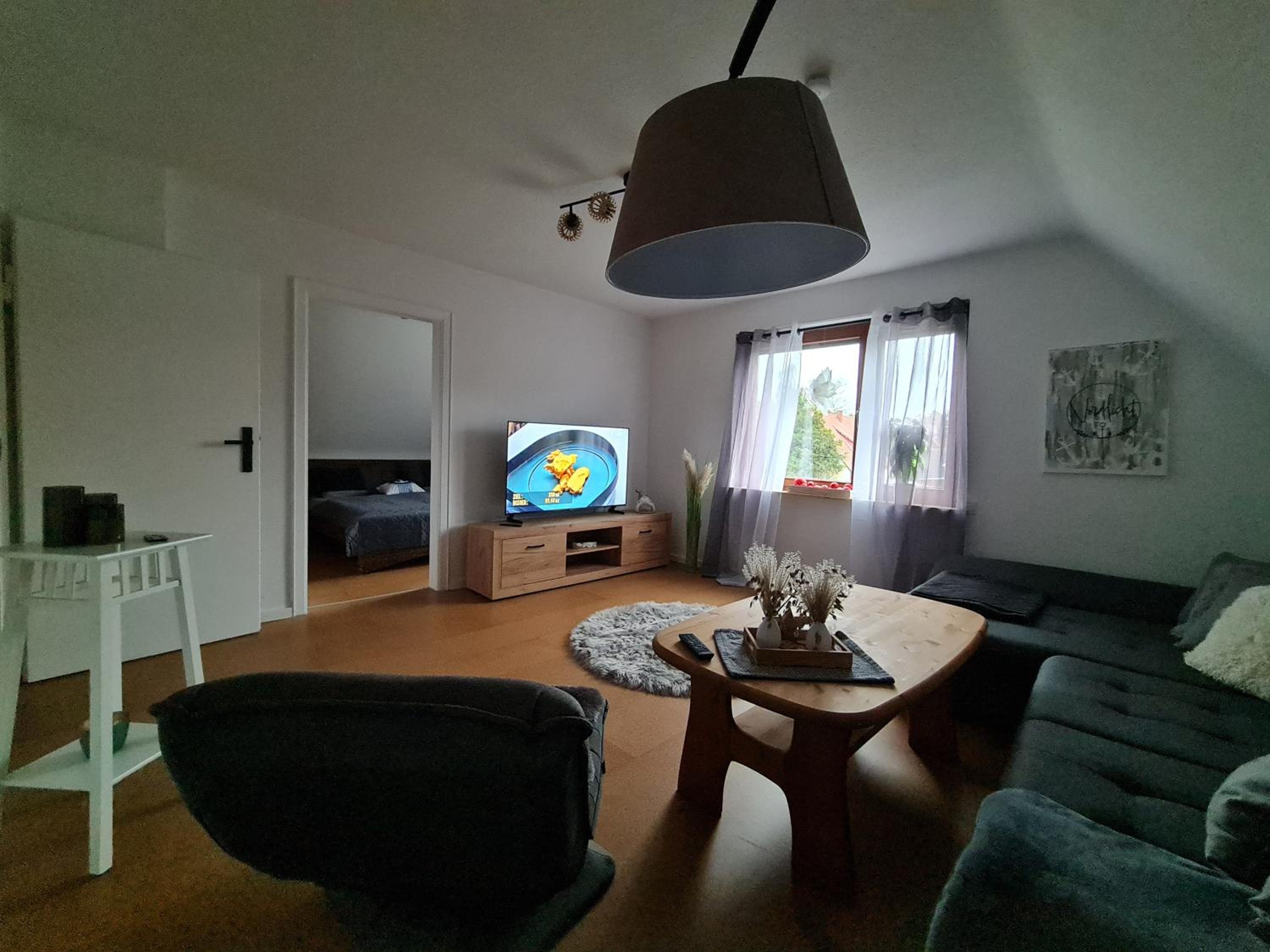 Große 4-Personen-Wohnung mit 3 Schlafzimmern & Parkplatz ruhig gelegen