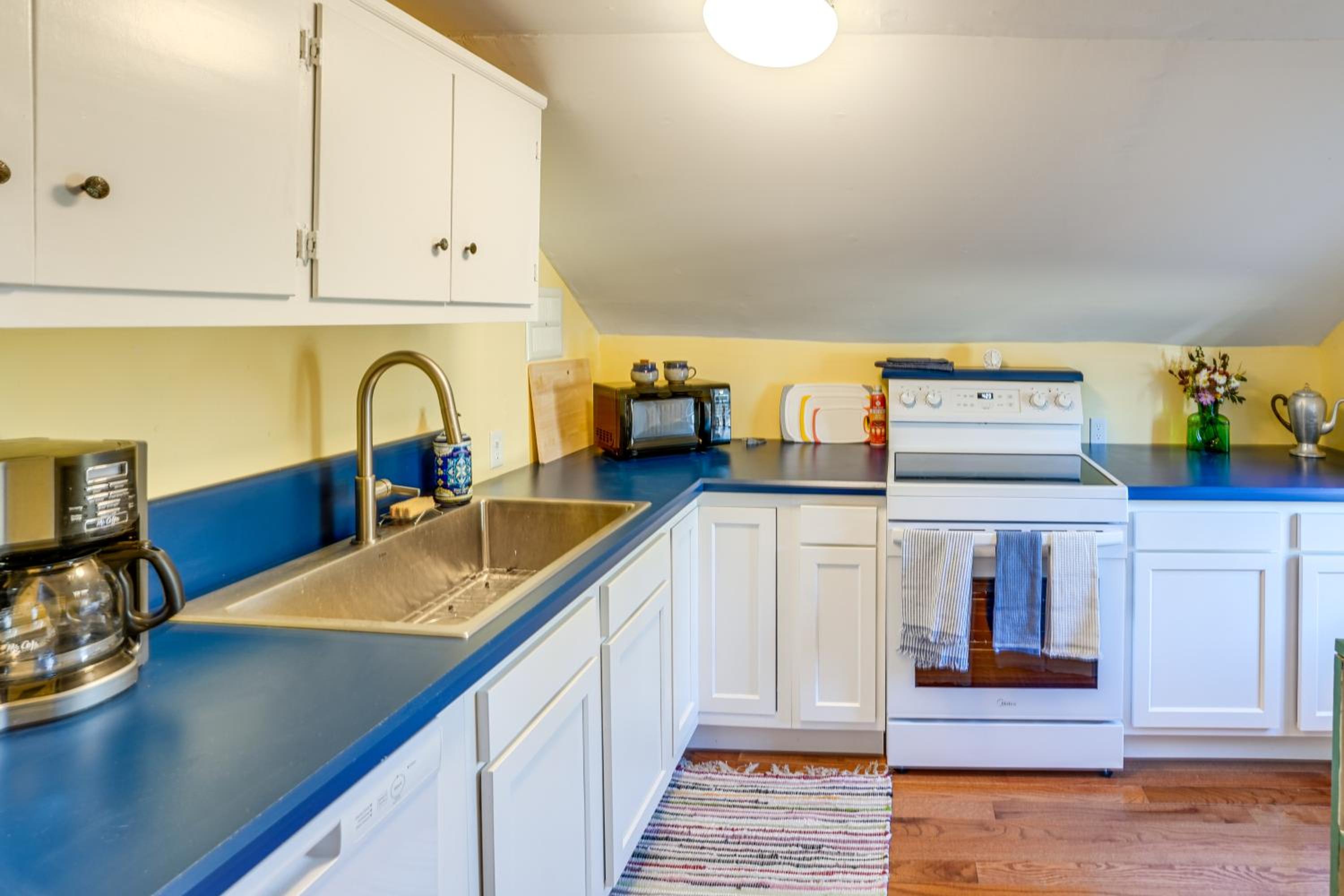 Blue Ridge Retreat! Cottage on the Rapidan River
