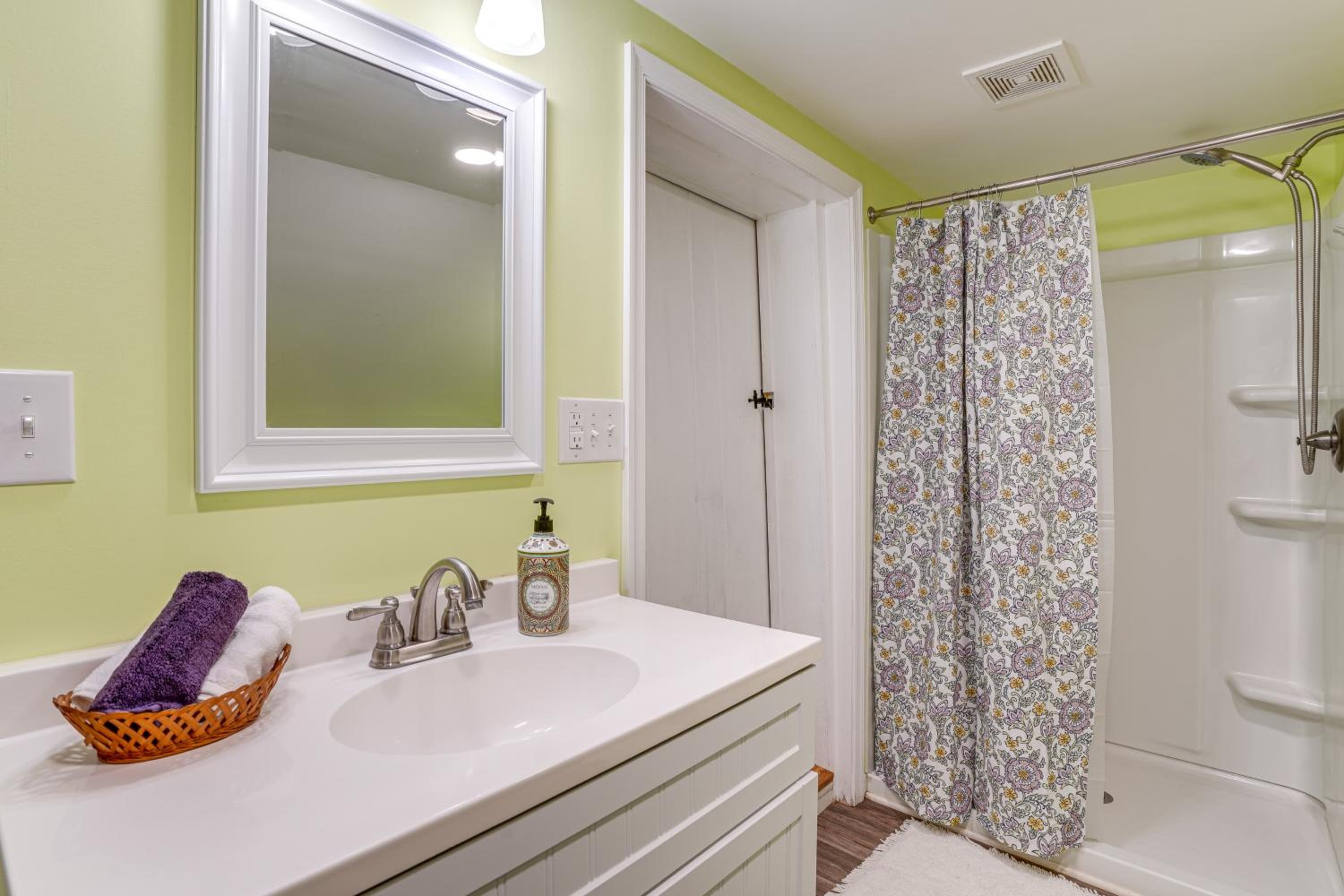 Blue Ridge Retreat! Cottage on the Rapidan River