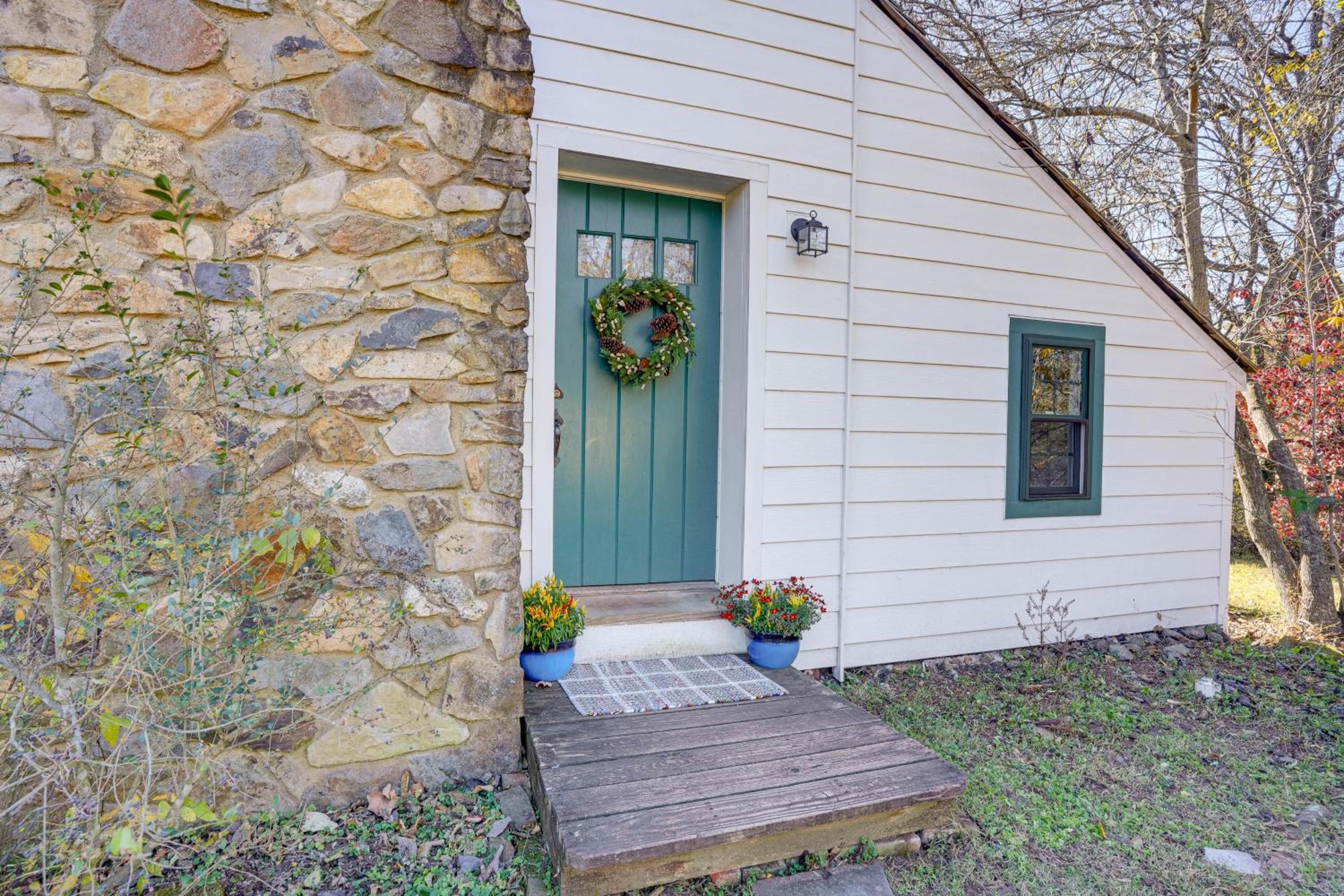 Blue Ridge Retreat! Cottage on the Rapidan River