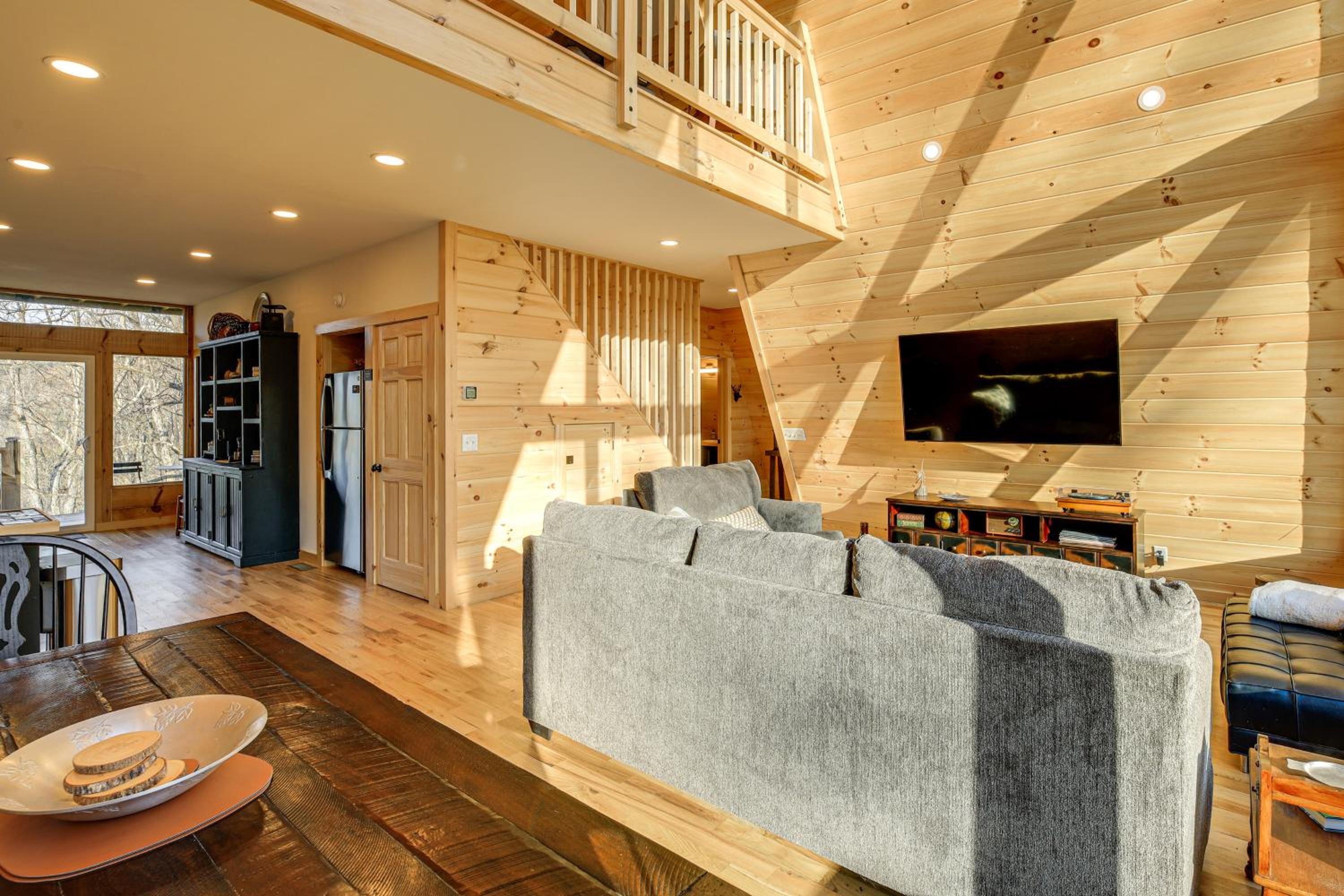 Steps to State Park! A-Frame Cabin in Piney Creek